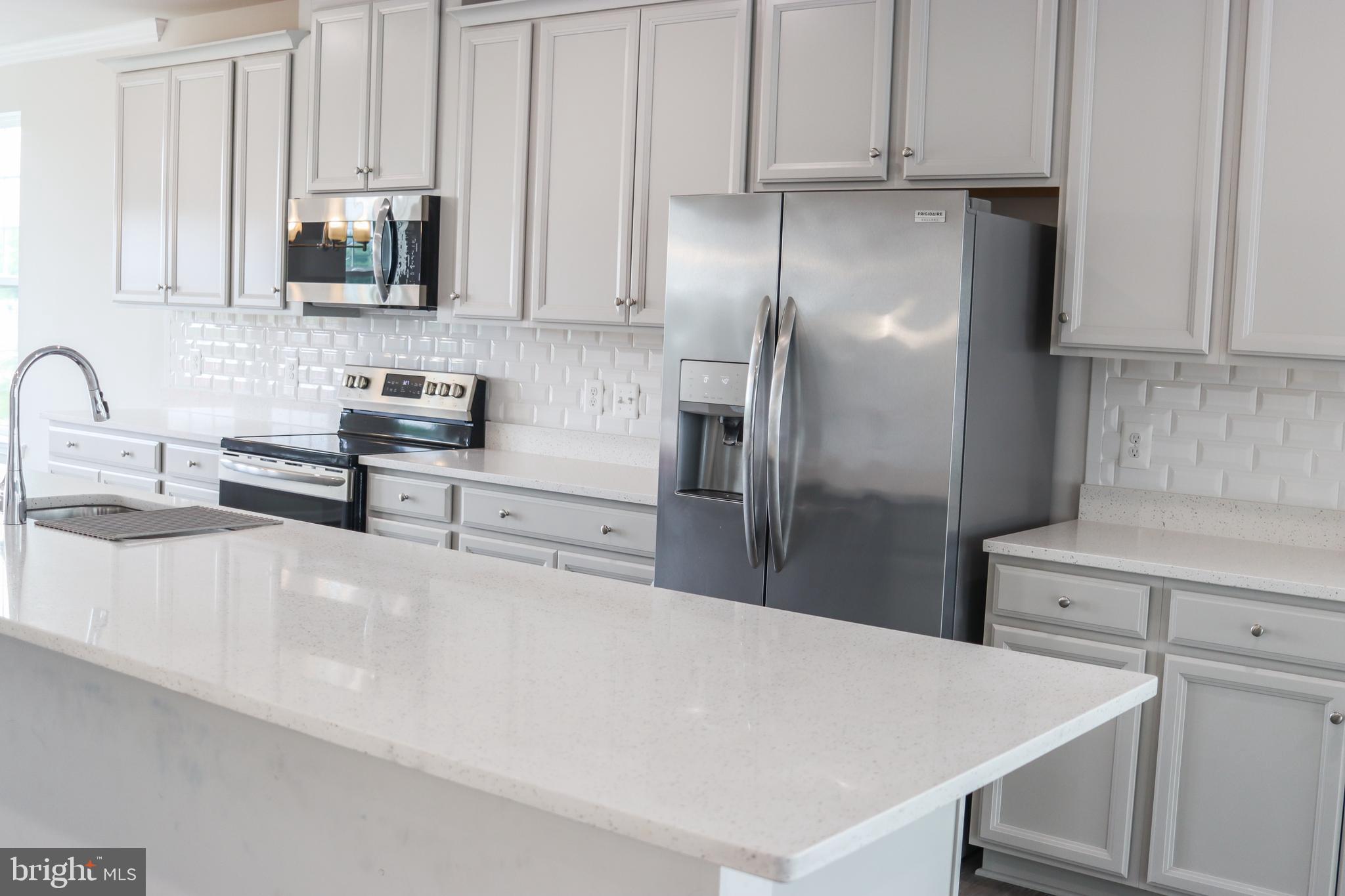 METRO POINTE - Residential