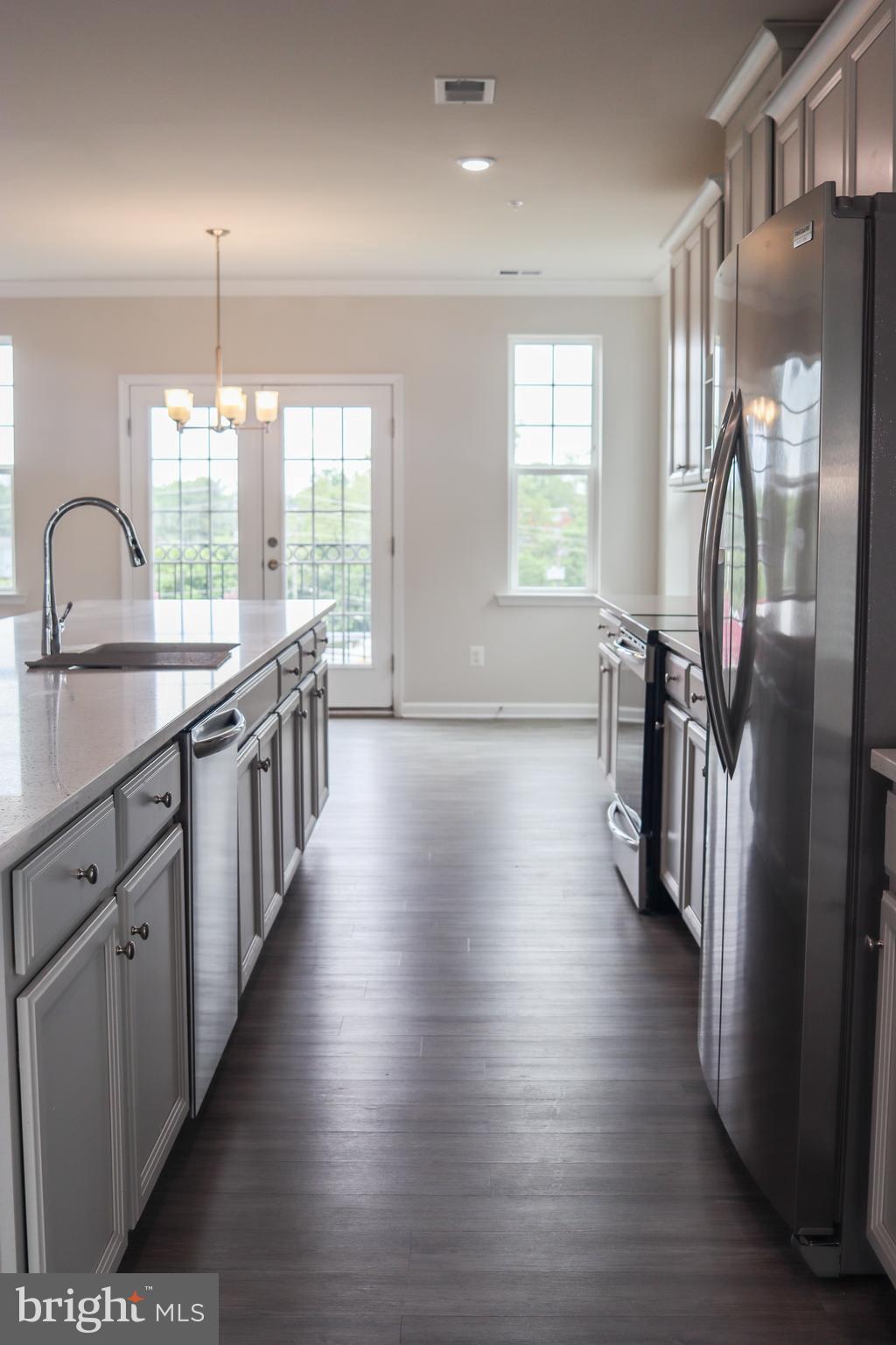 METRO POINTE - Residential