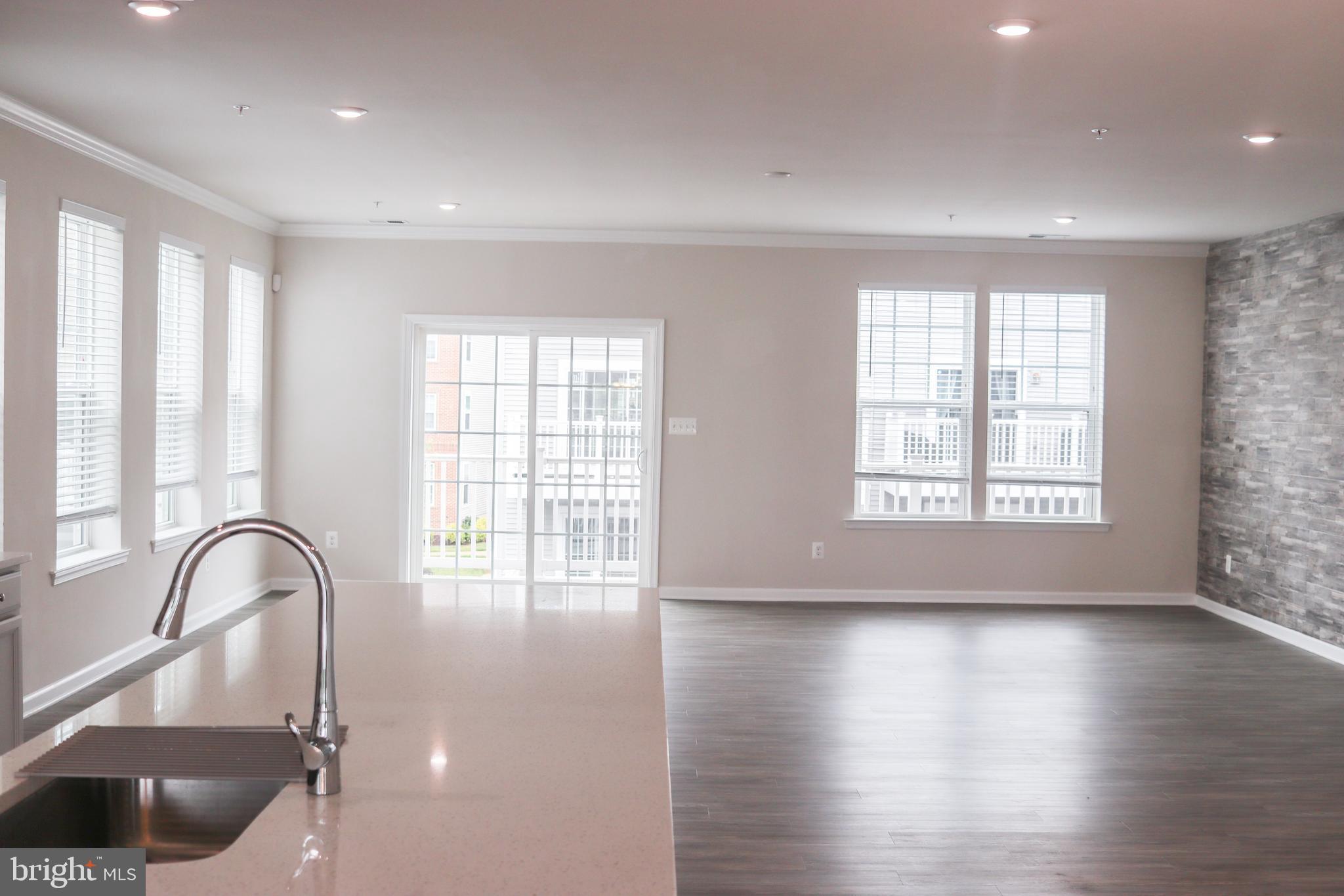 METRO POINTE - Residential