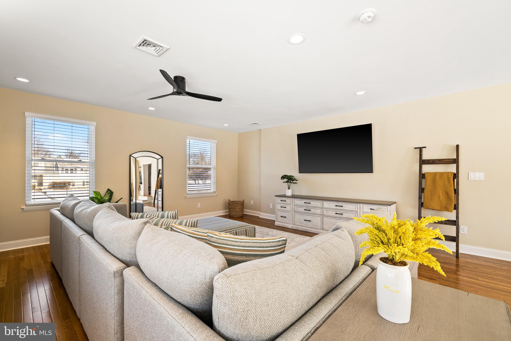 MEADOWLANDS MANOR - Residential