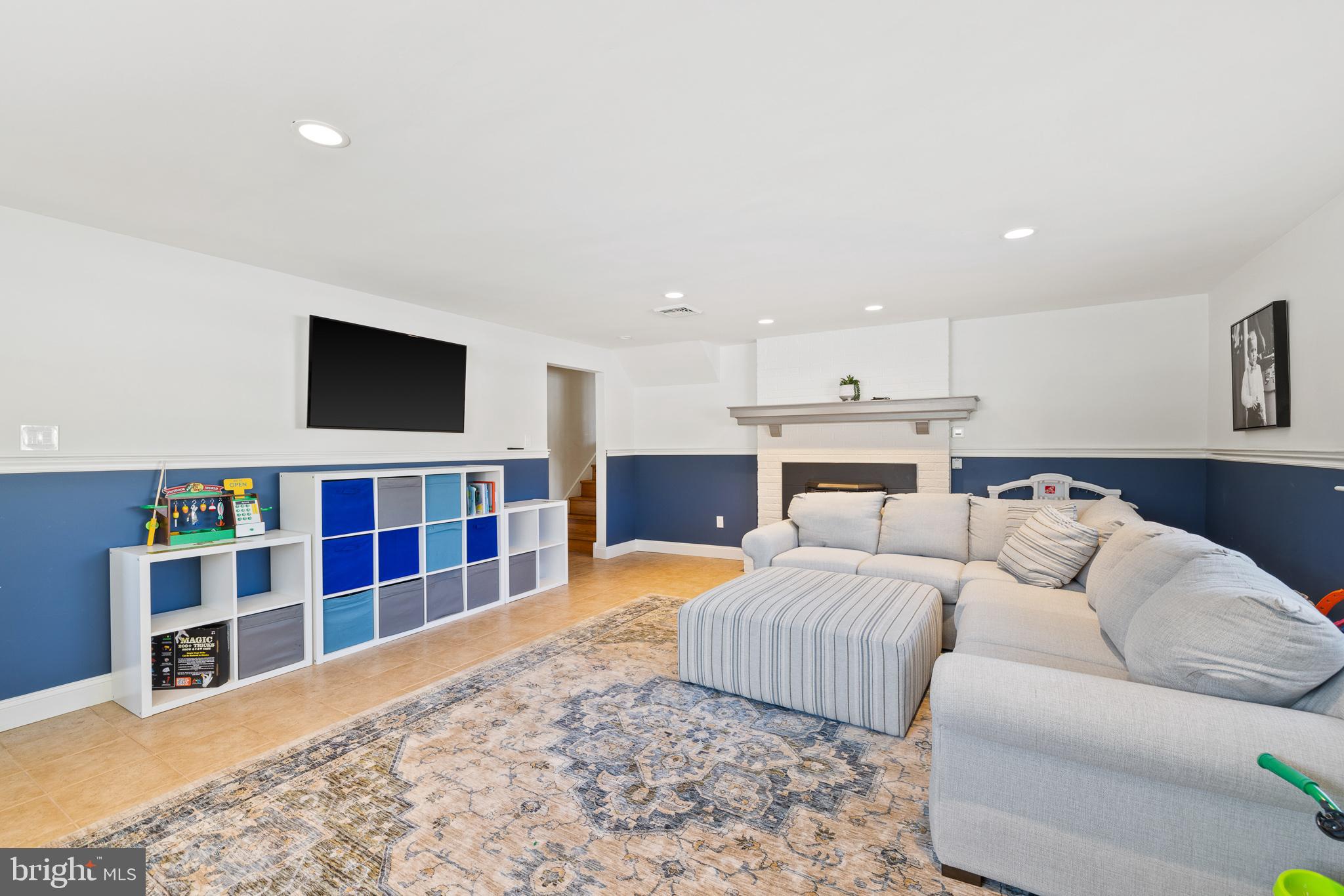 MEADOWLANDS MANOR - Residential