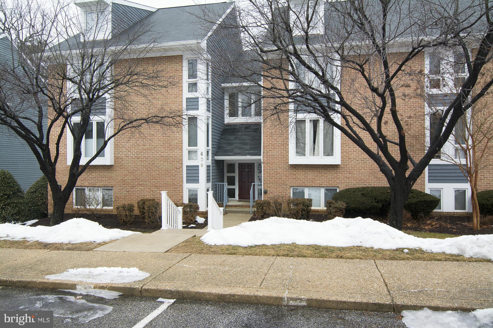 This lovely 3 bedroom, 2 full bath condominium over looks the Seventh Fairway of the Bay Hills Golf Course. Enjoy spectacular views from both the first and second floors. Rarely do condos of this size and quality ever come on the market place. Exquisite woodworking compliments both the Great Room and Master Bedroom.