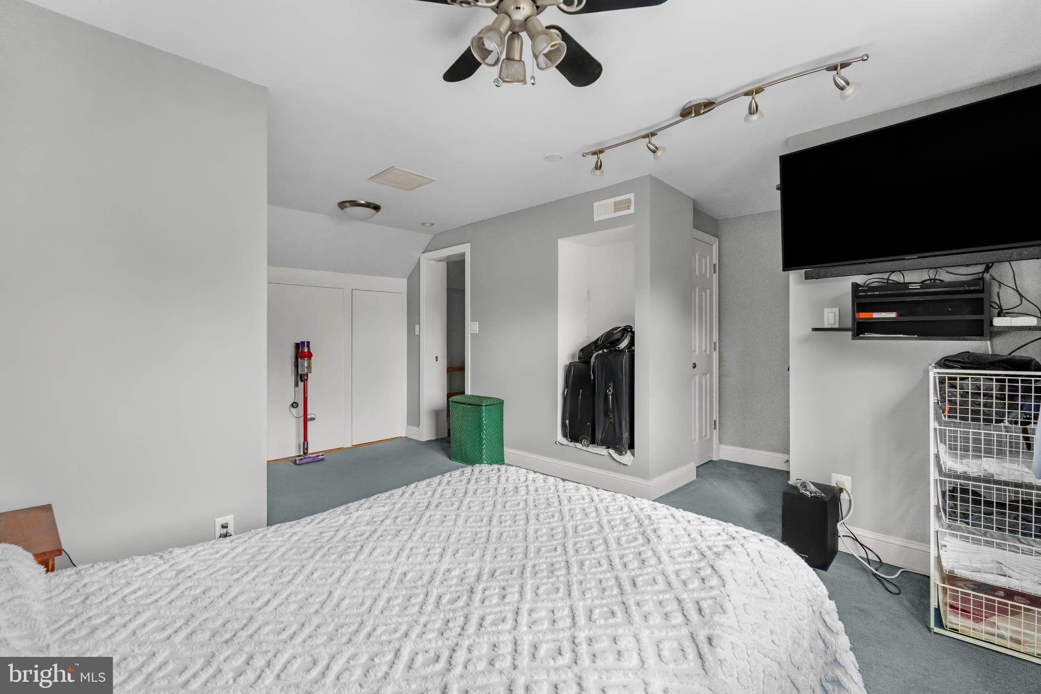 WOODSIDE HILLS - Residential