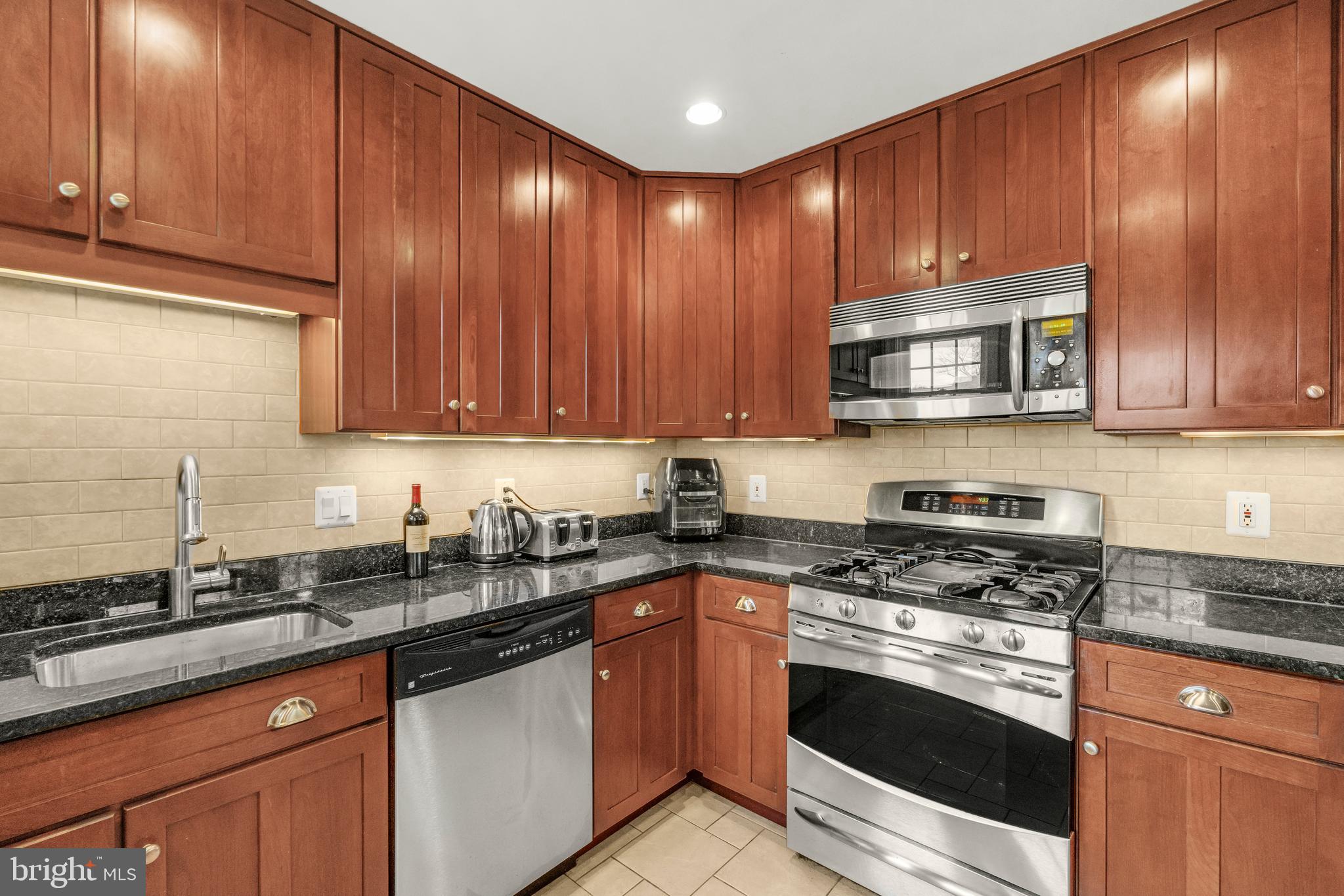 WOODSIDE HILLS - Residential