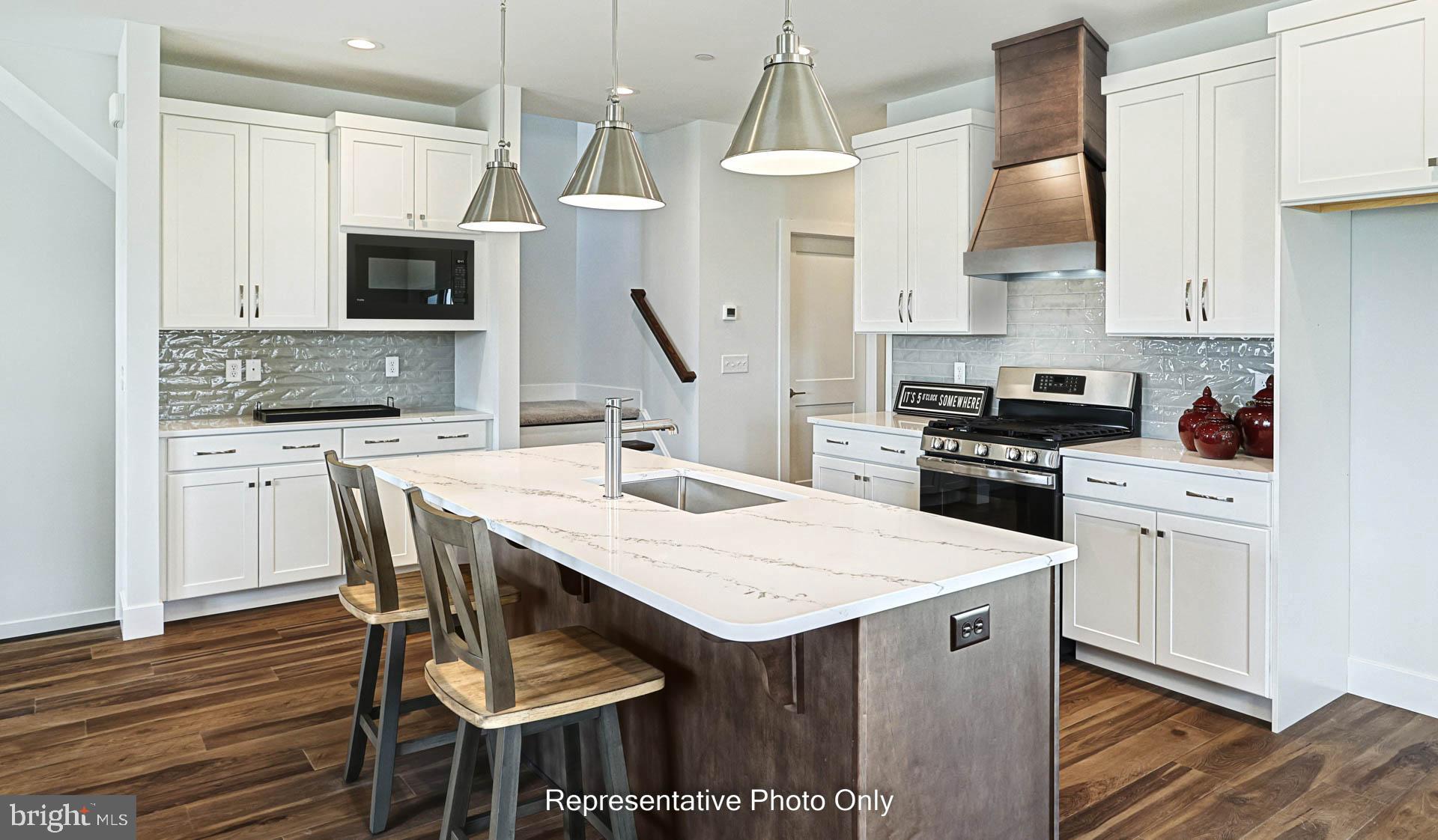 MADISON COURT - Residential