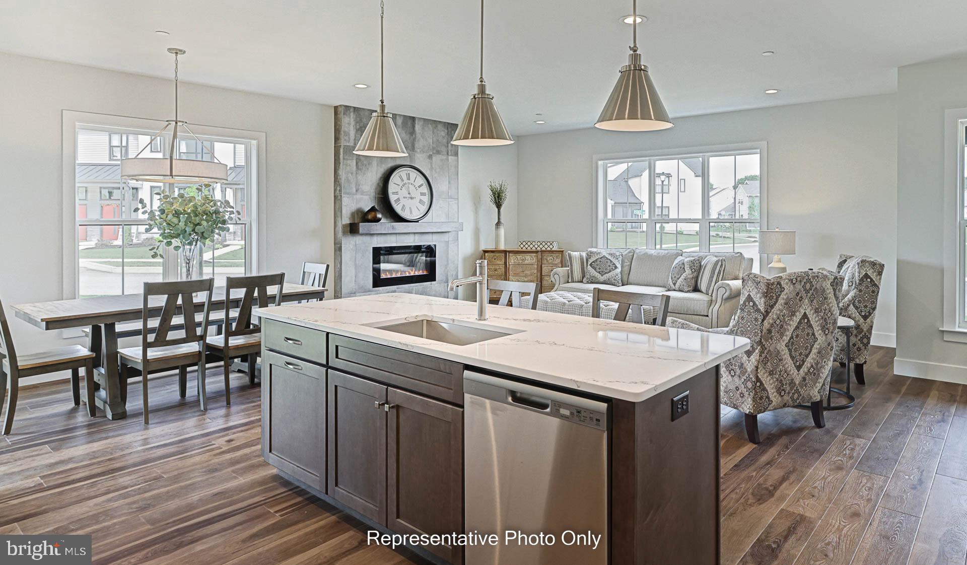 MADISON COURT - Residential