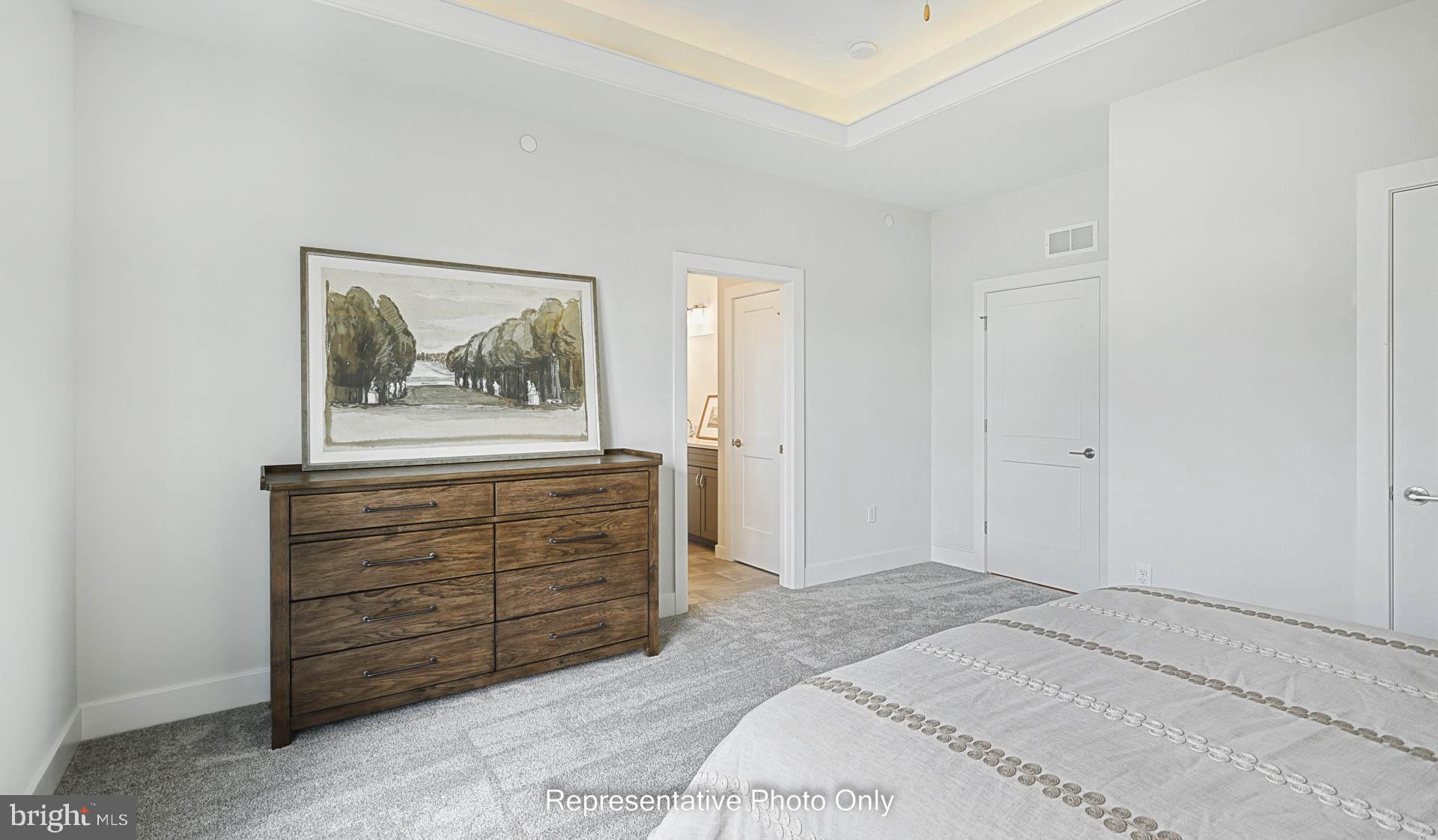 MADISON COURT - Residential