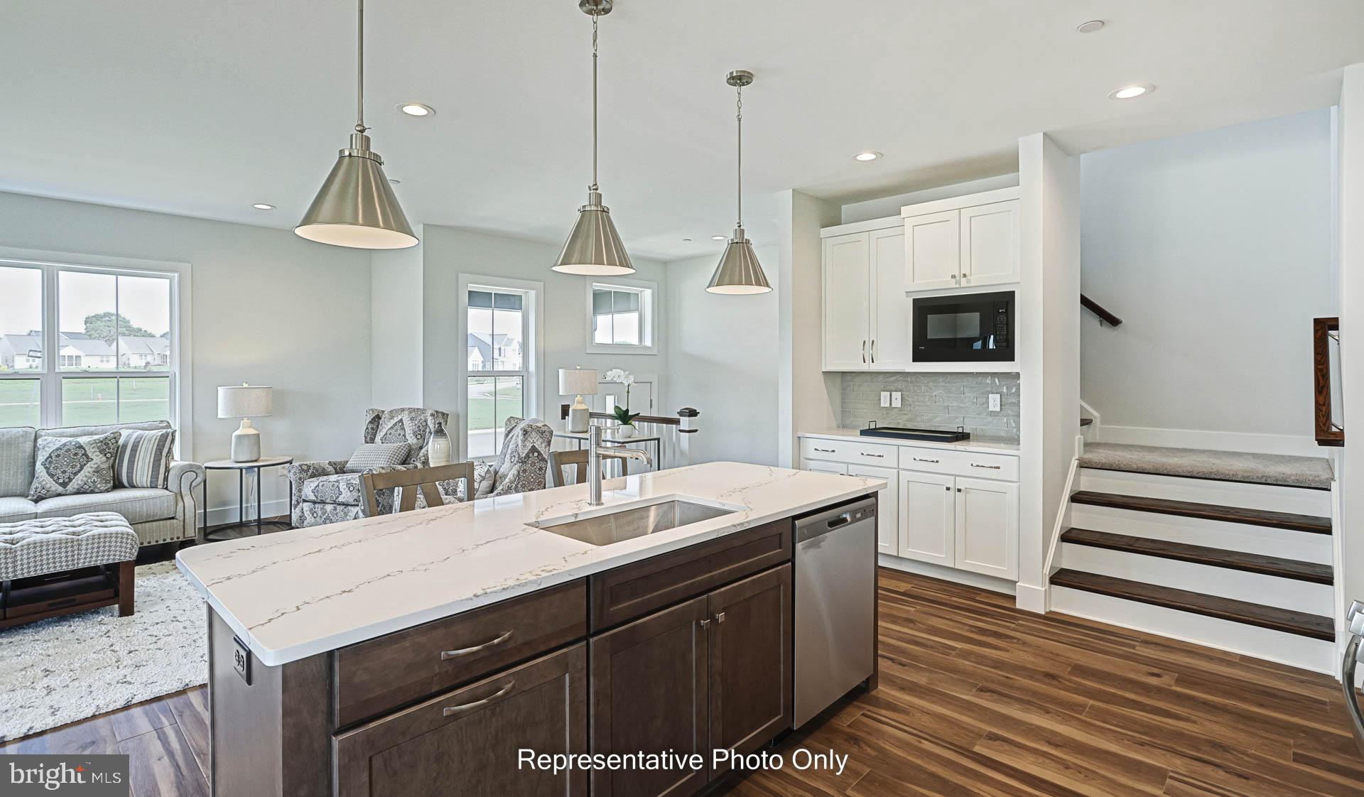 MADISON COURT - Residential