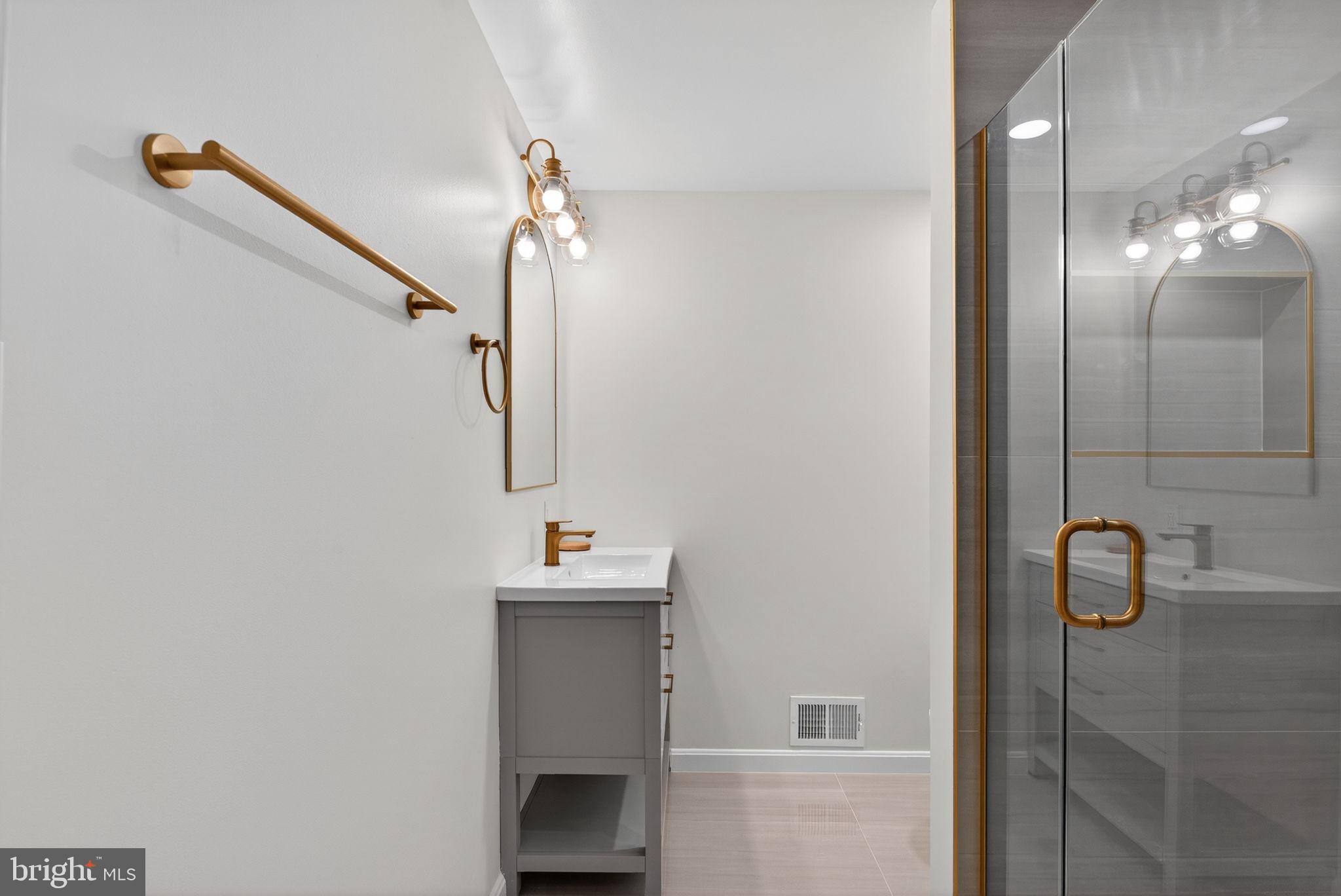 CANTERBURY WOODS - Residential