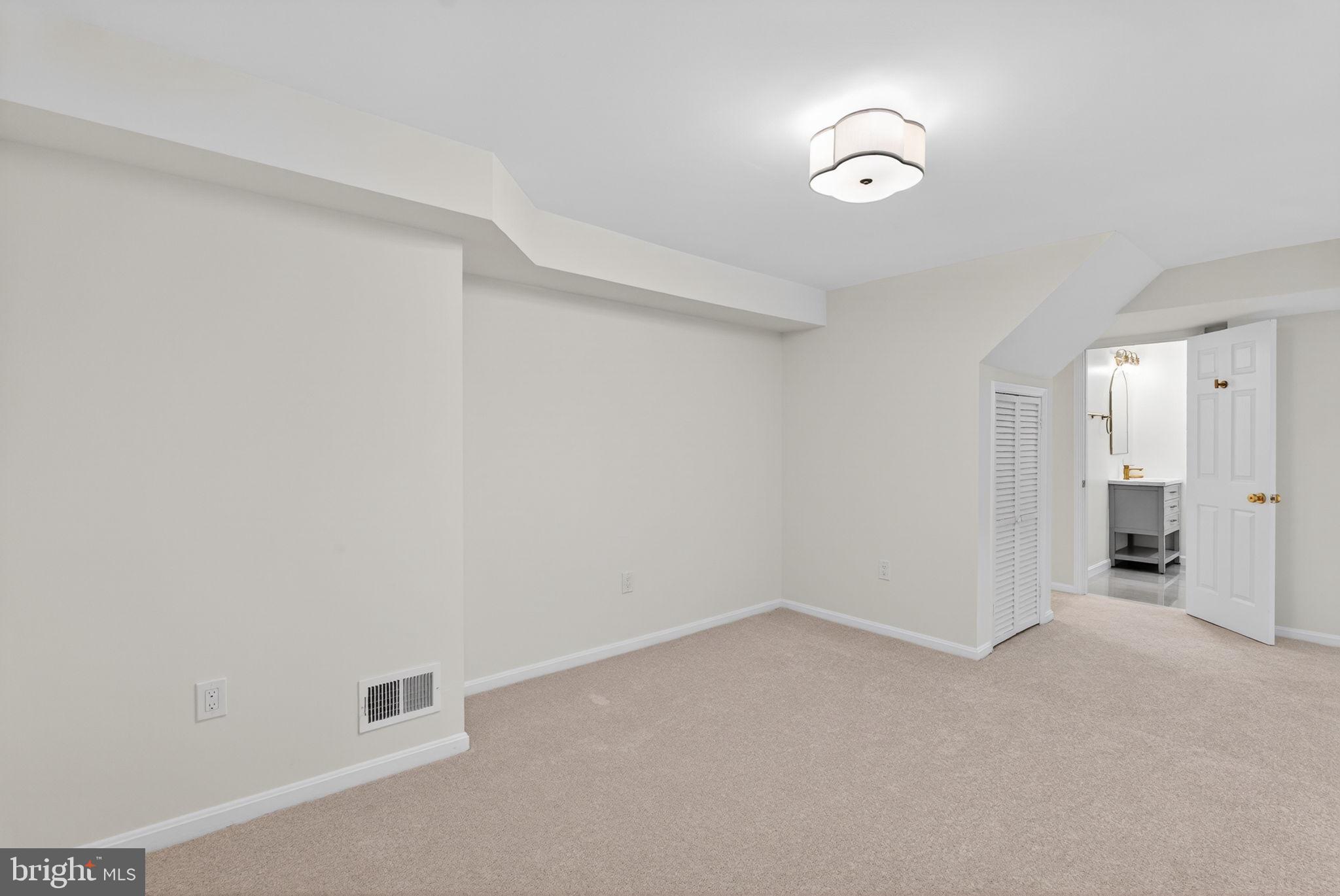 CANTERBURY WOODS - Residential