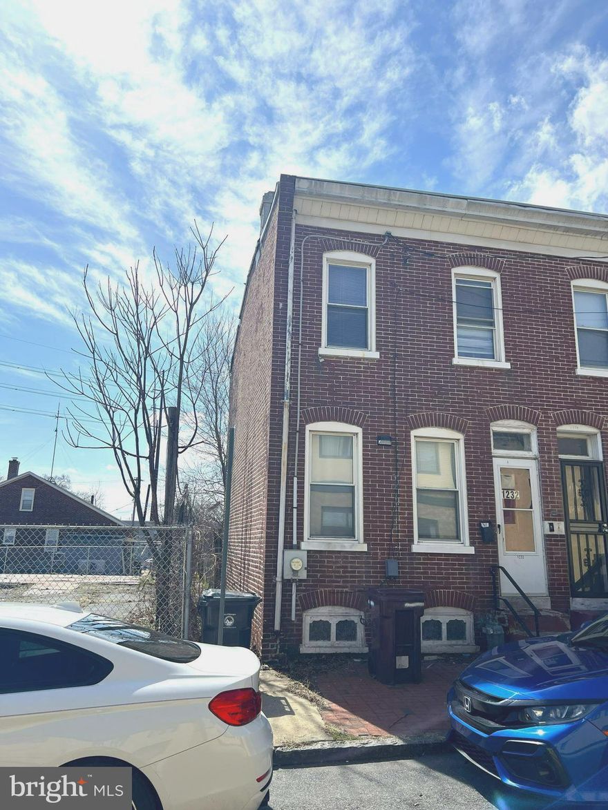 Investor opportunity in the City of Wilmington! This 3-bedroom, 1-bath brick townhome offers approximately 1,150 square feet of living space and strong rental potential. The main level features a living room, dining room, kitchen, and additional sitting area, while the second floor includes three bedrooms and a full bath. The home also offers central air, natural gas heat, and a full unfinished basement providing additional storage or future possibilities.

Conveniently located with easy access to downtown Wilmington, major highways, public transportation, and local amenities. Whether you’re looking to add to your rental portfolio or purchase an affordable property with upside, this home is worth a look. Property being sold as-is.