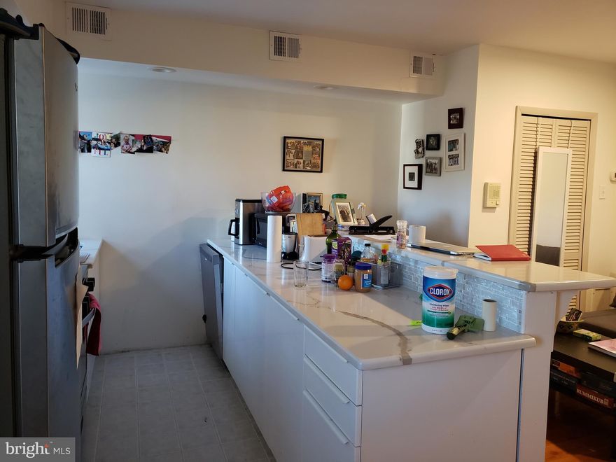 Spacious one bedroom, one bath apartment in the Graduate Hospital with hardwood floors and lots of natural light! Modern kitchen and oversized bedroom are ready for you to move in. Backyard with direct access to the alley behind for dropping off and loading your car up. Everything you need is within just a few minutes walking distance. Bars, grocery stores, cvs, wawa, and restaurants. Convenient to UPenn, HUP, CHOP, Drexel Univ., Penn Medicine at Rittenhouse, two blocks to South Street and bridge to Univ. City, supermarket, CVS, trendy bars and restaurants, shopping. banking. Easy access to major highways, public transit. Click here for virtual tour. https://youtu.be/yrU4o6IdDtA