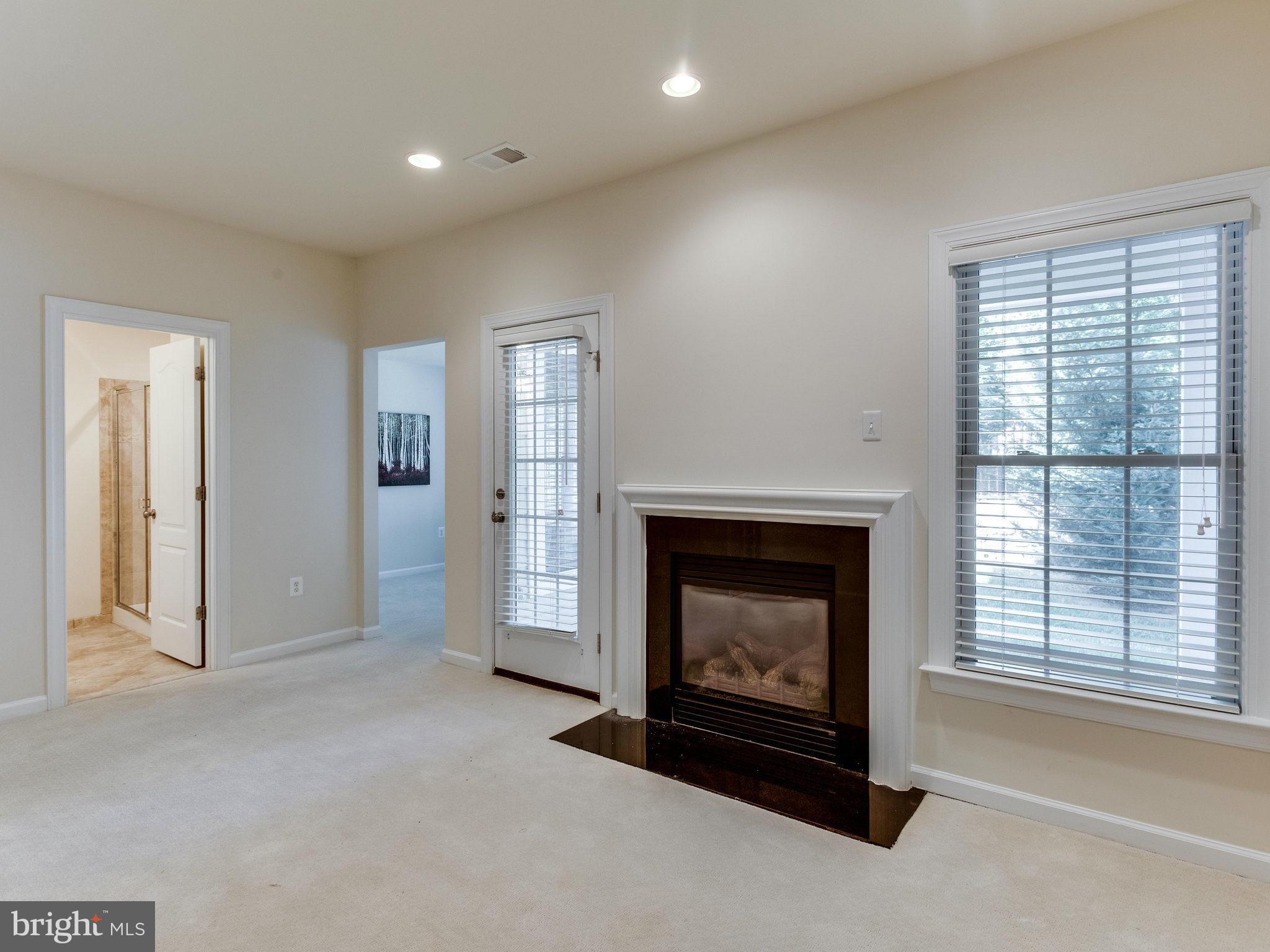 CHARLESTON SQUARE TOWNHM - Residential