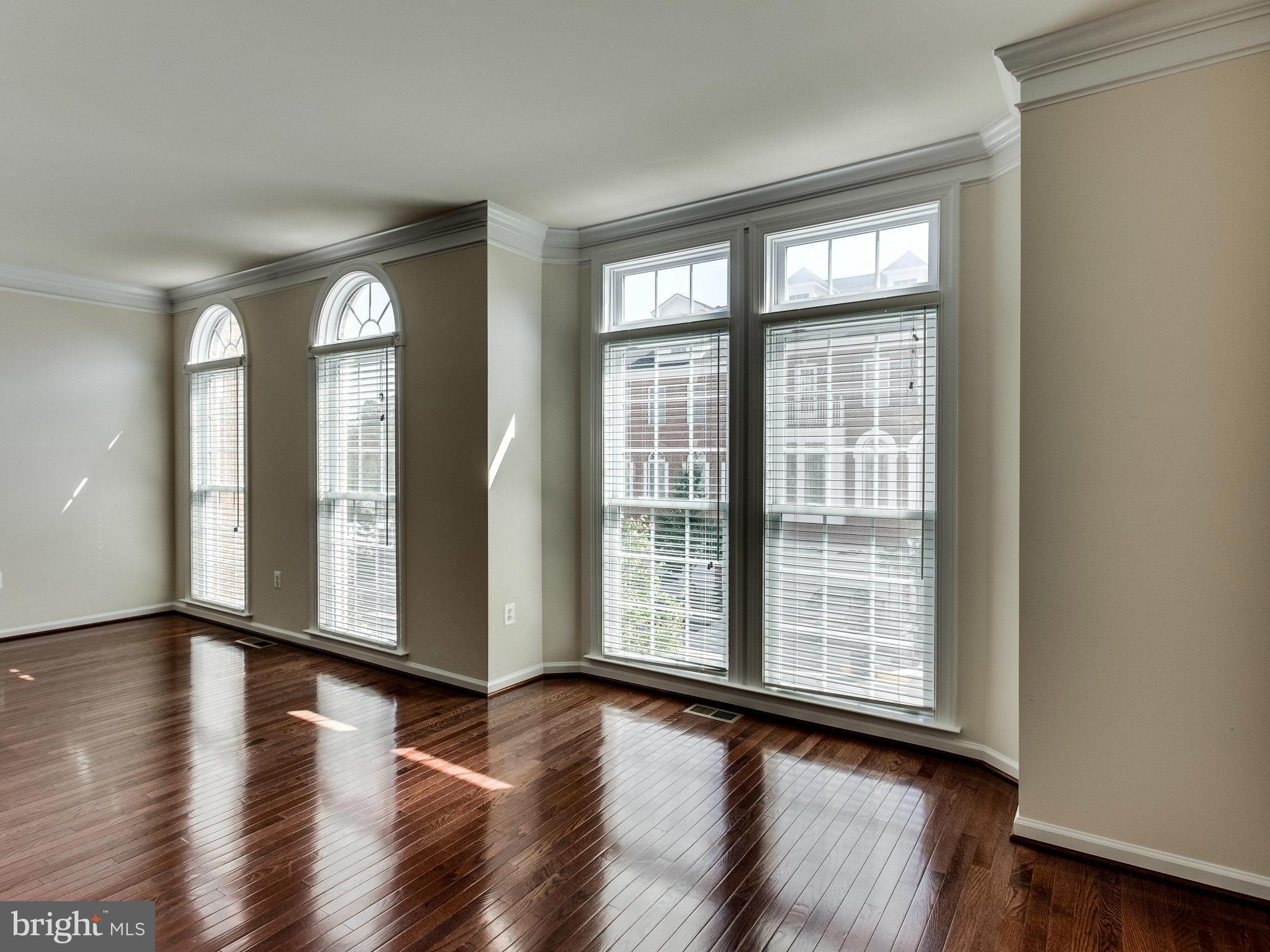 CHARLESTON SQUARE TOWNHM - Residential