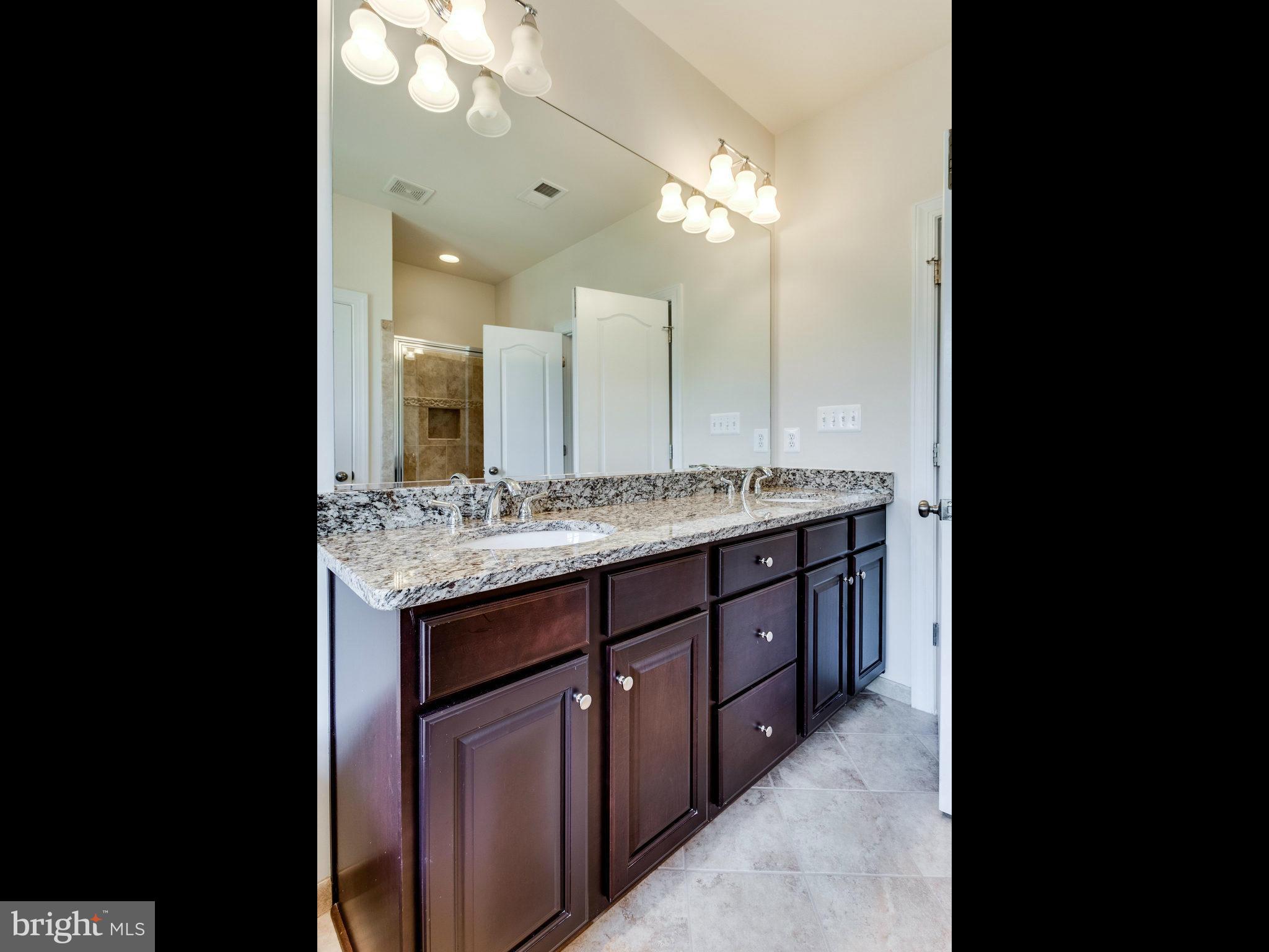 CHARLESTON SQUARE TOWNHM - Residential