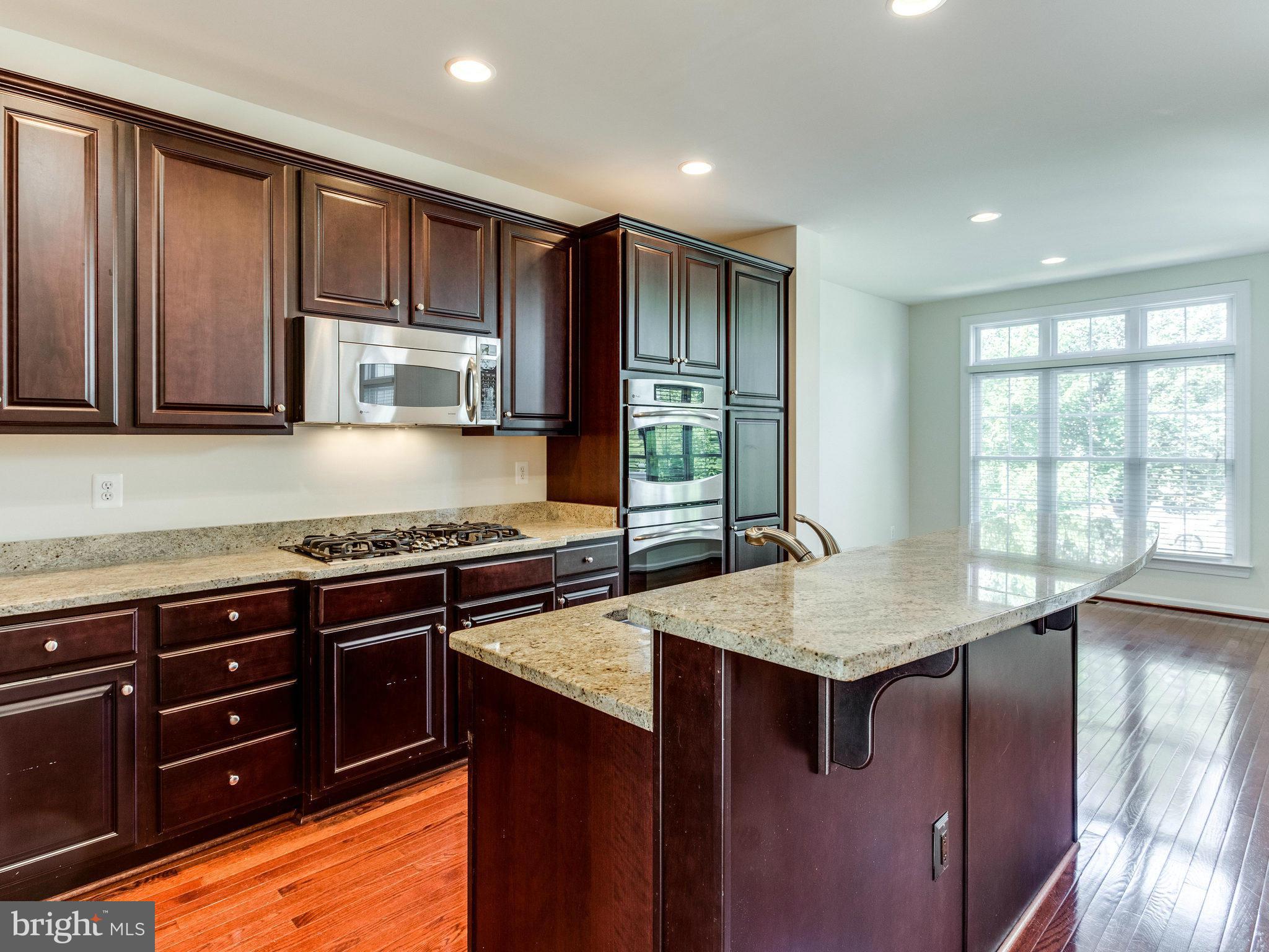 CHARLESTON SQUARE TOWNHM - Residential