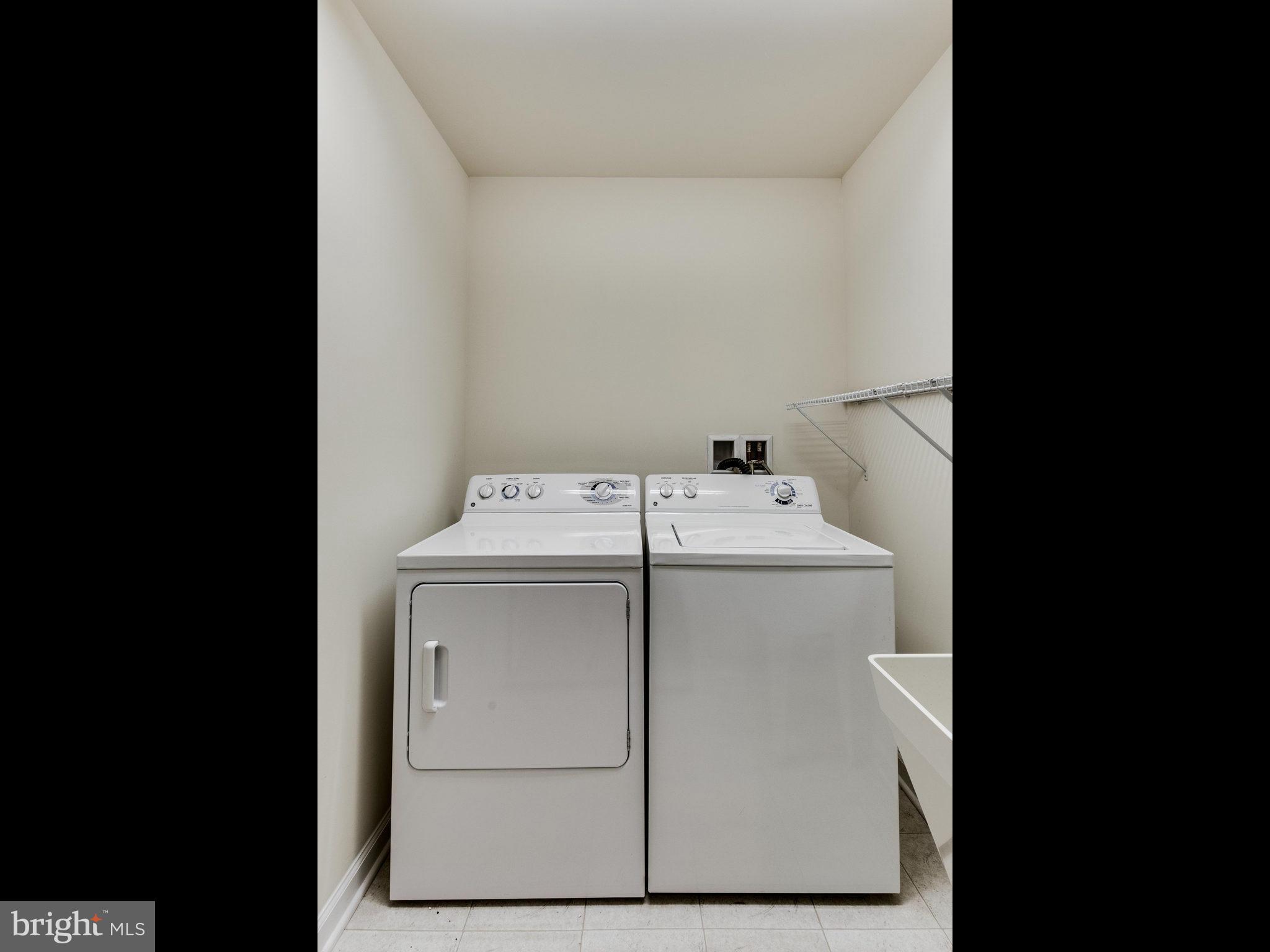 CHARLESTON SQUARE TOWNHM - Residential