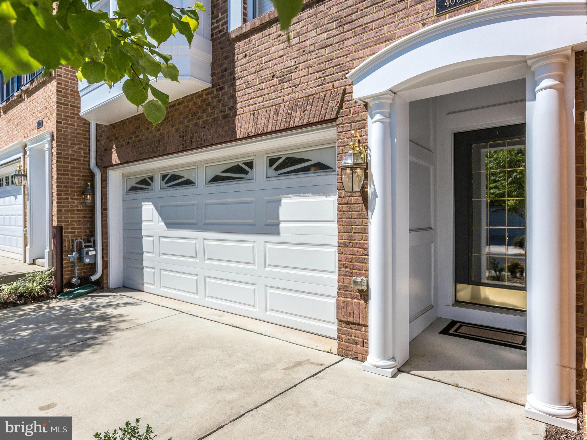 CHARLESTON SQUARE TOWNHM - Residential