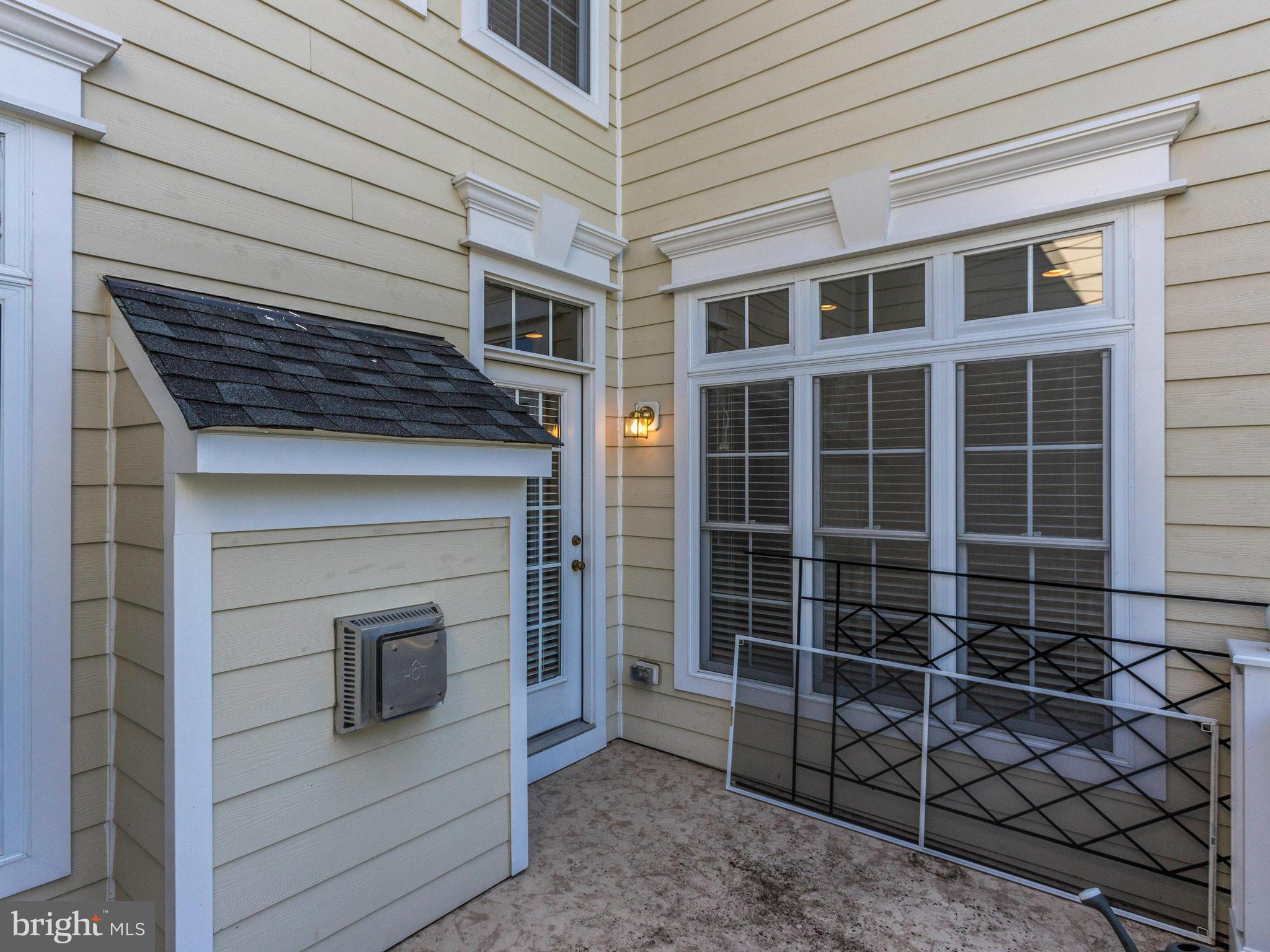 CHARLESTON SQUARE TOWNHM - Residential