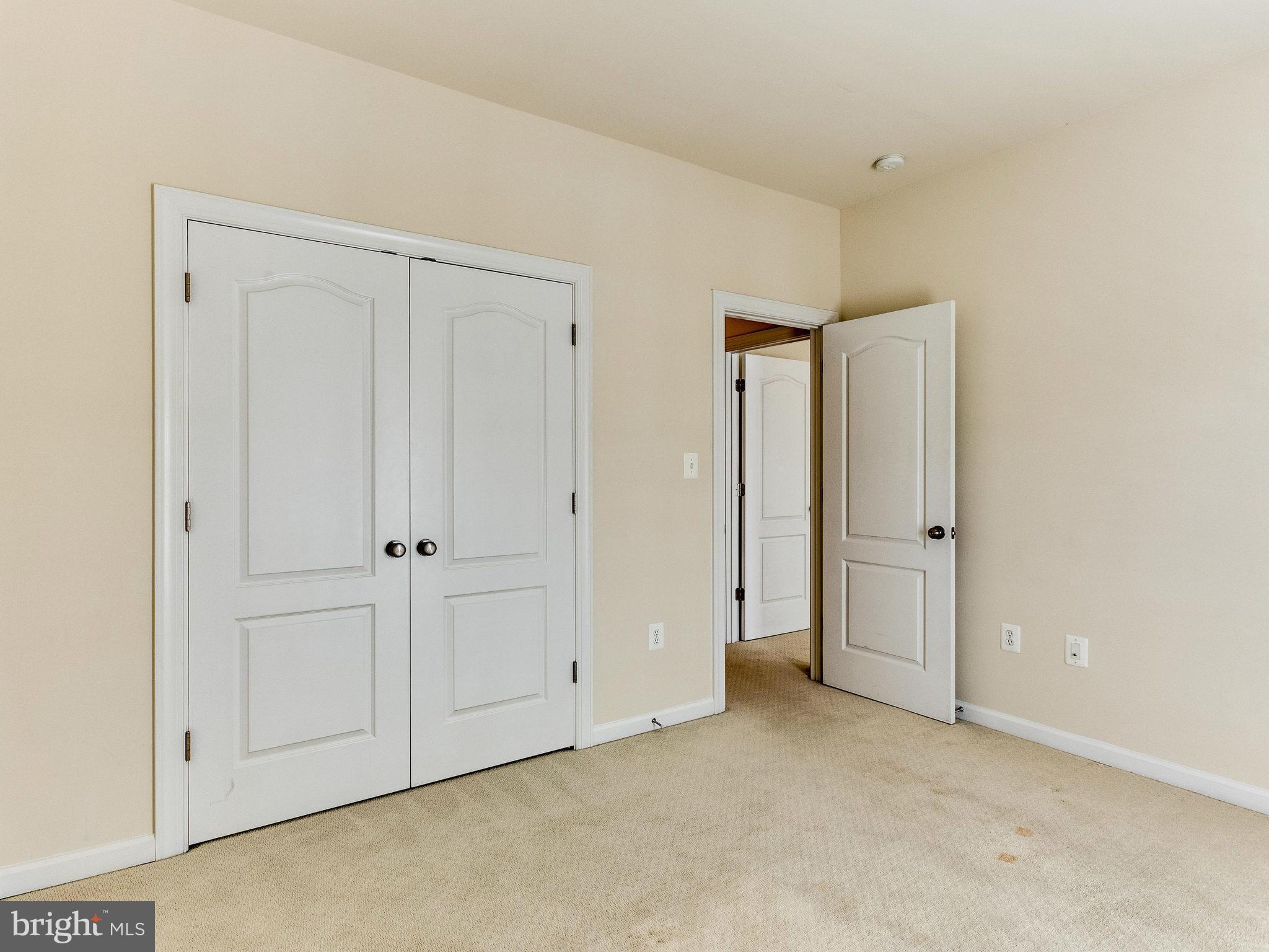 CHARLESTON SQUARE TOWNHM - Residential