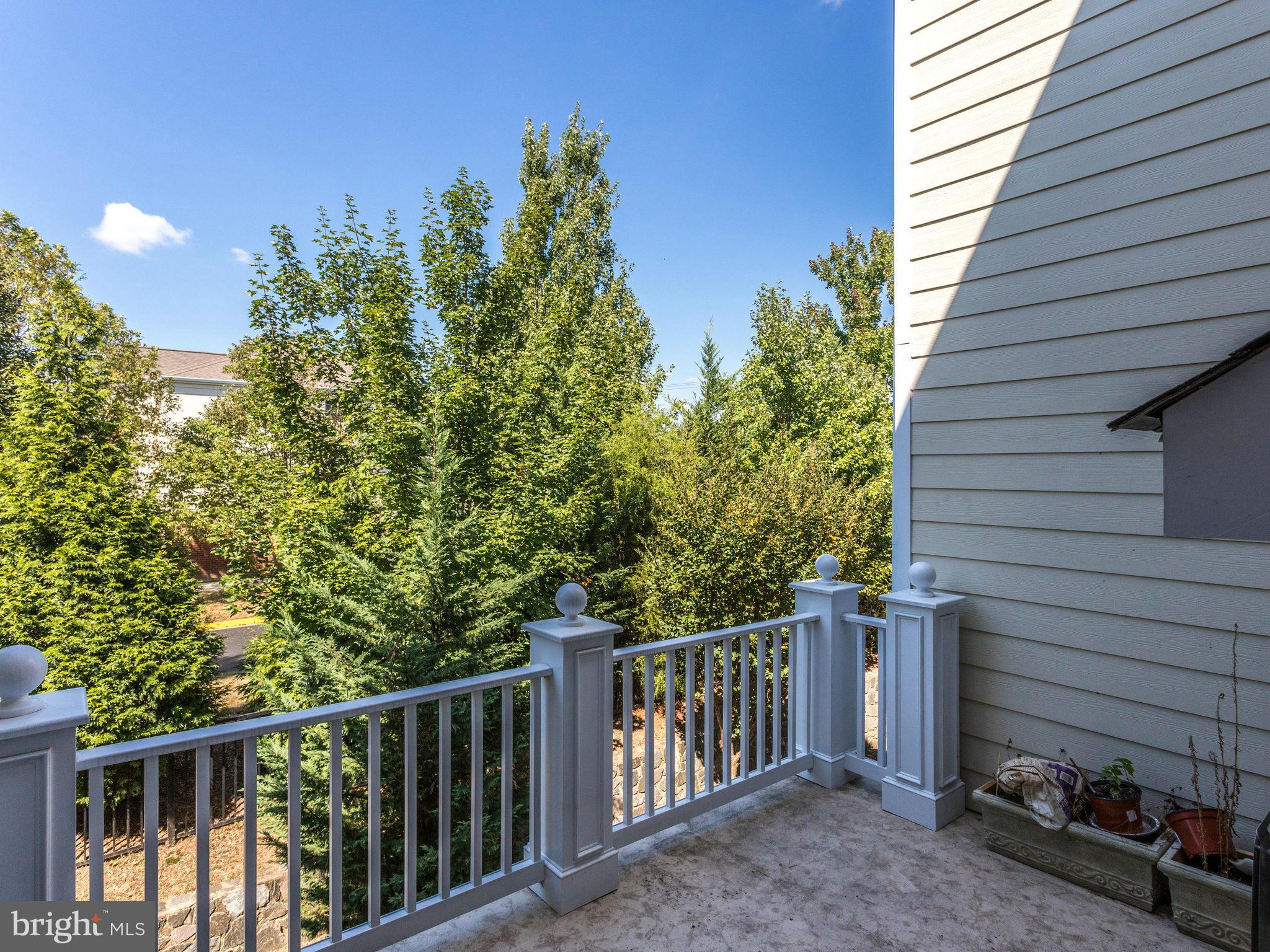 CHARLESTON SQUARE TOWNHM - Residential