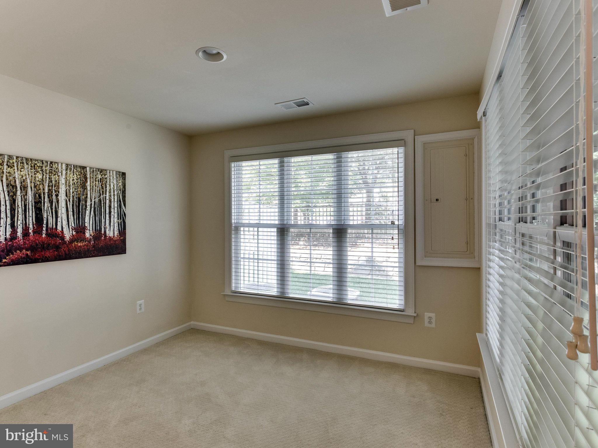 CHARLESTON SQUARE TOWNHM - Residential