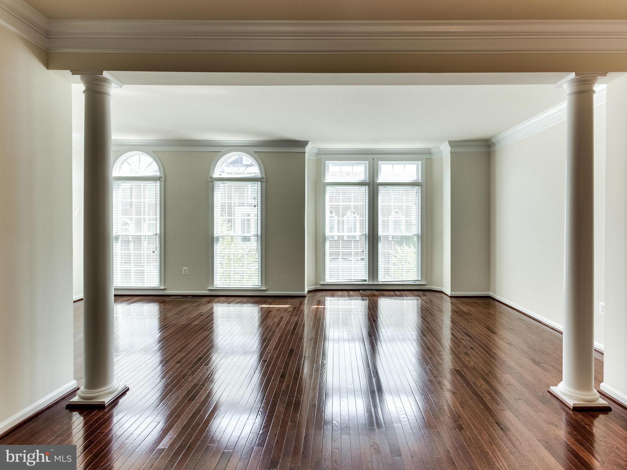 CHARLESTON SQUARE TOWNHM - Residential