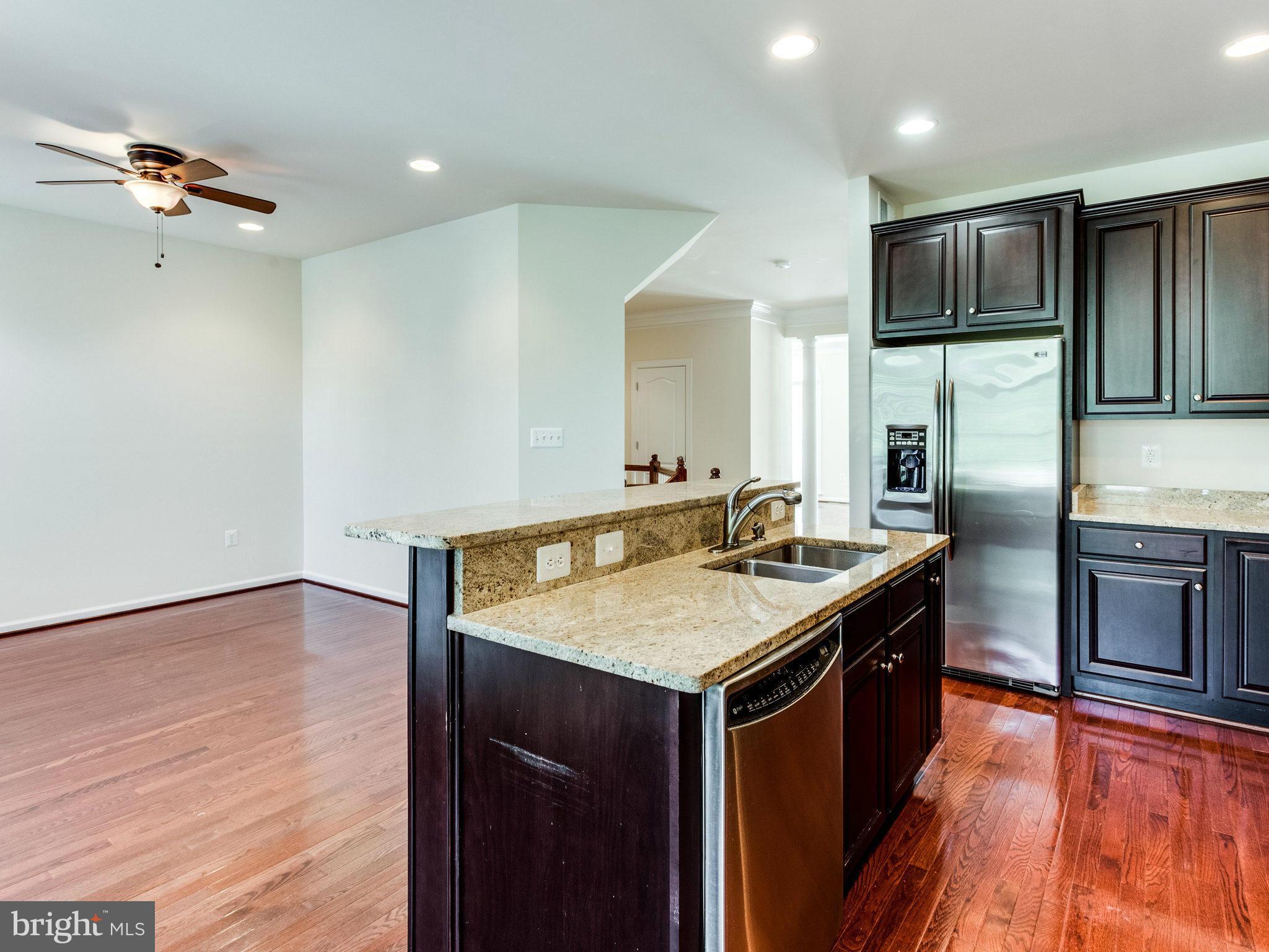 CHARLESTON SQUARE TOWNHM - Residential