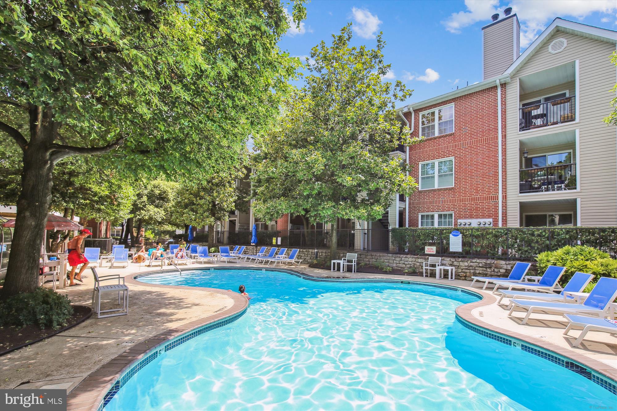 POINTE AT PARK CENTER - Residential Lease