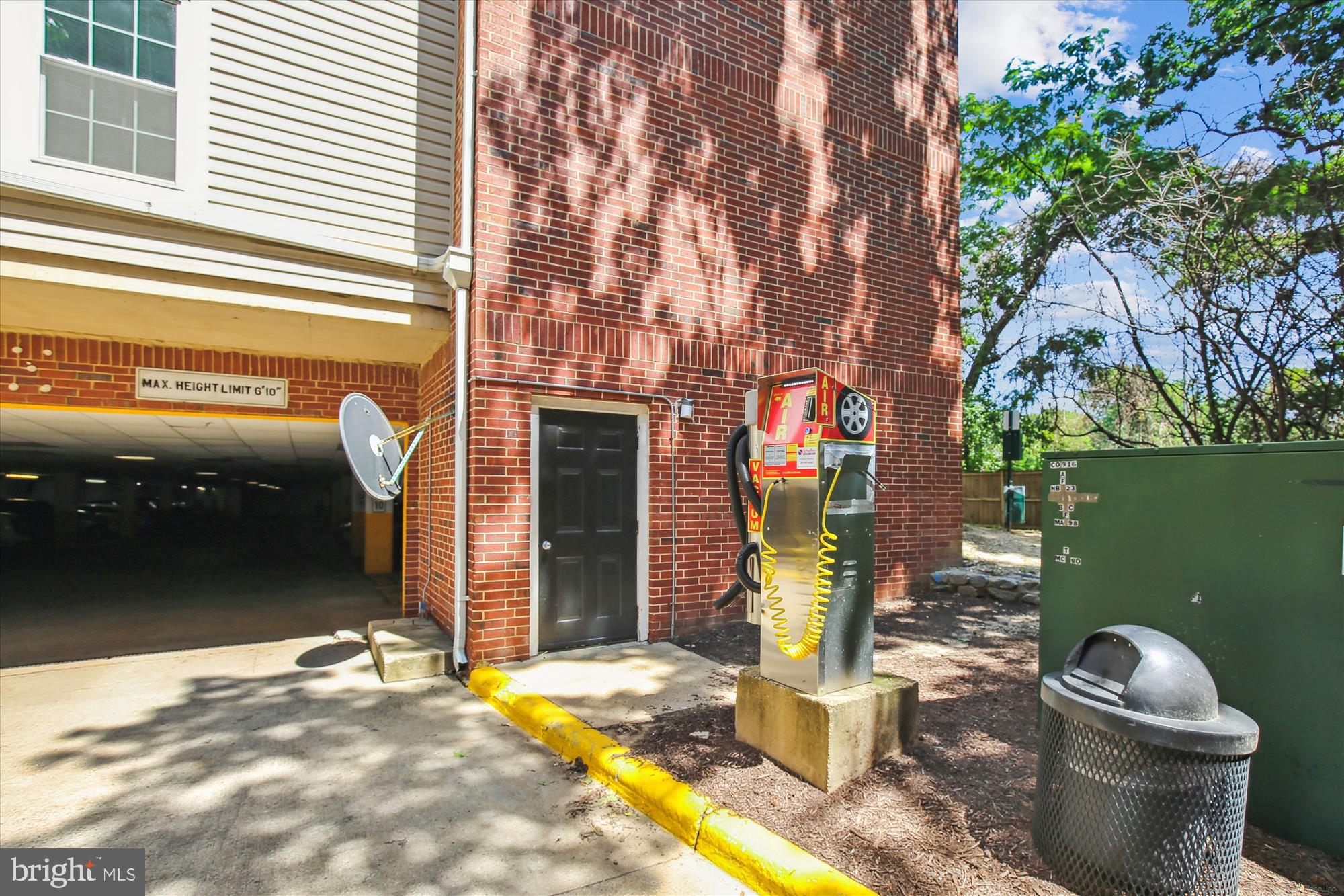 POINTE AT PARK CENTER - Residential Lease