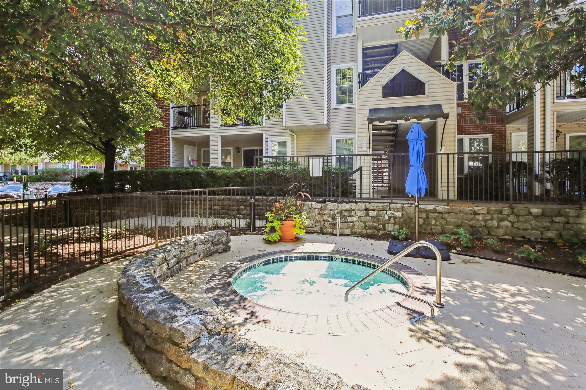 POINTE AT PARK CENTER - Residential Lease