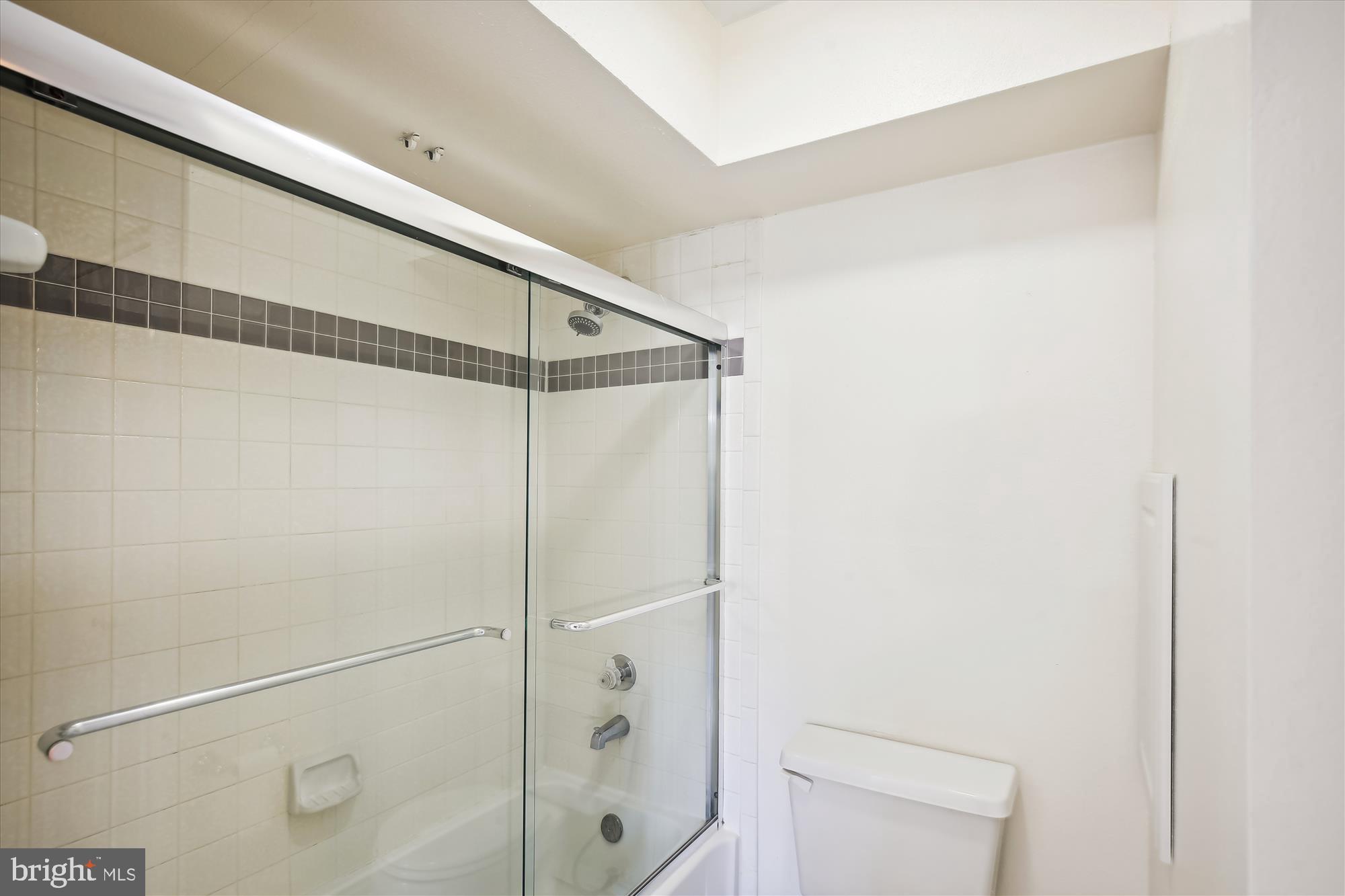 POINTE AT PARK CENTER - Residential Lease