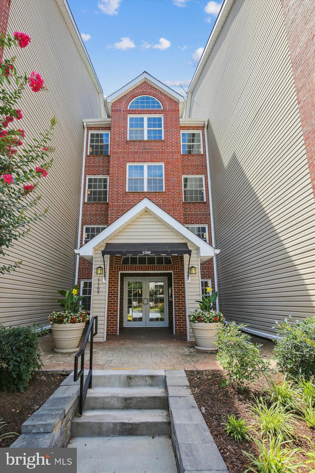 POINTE AT PARK CENTER - Residential Lease