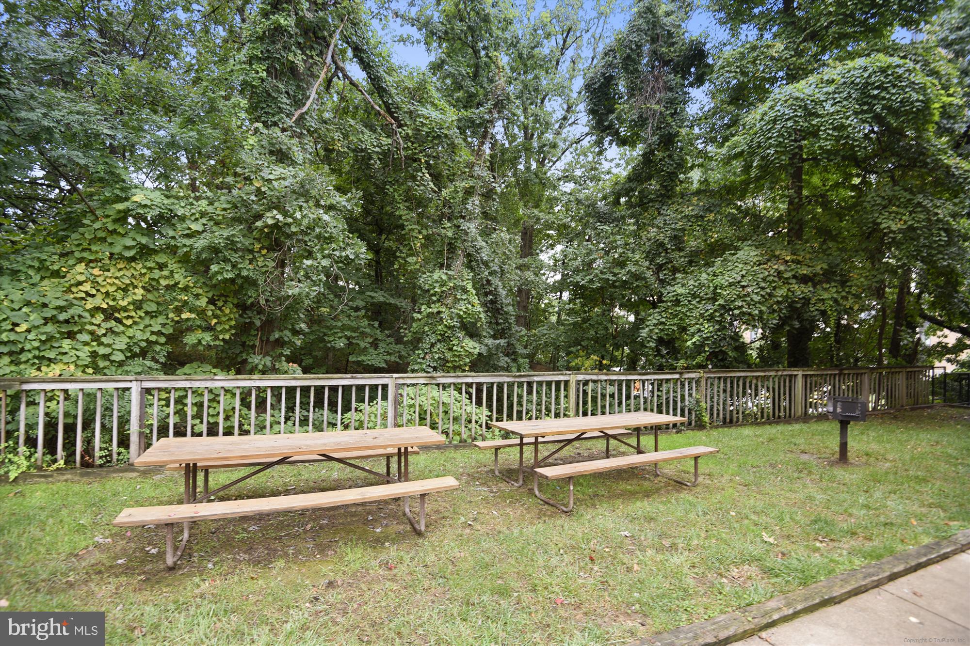 POINTE AT PARK CENTER - Residential Lease