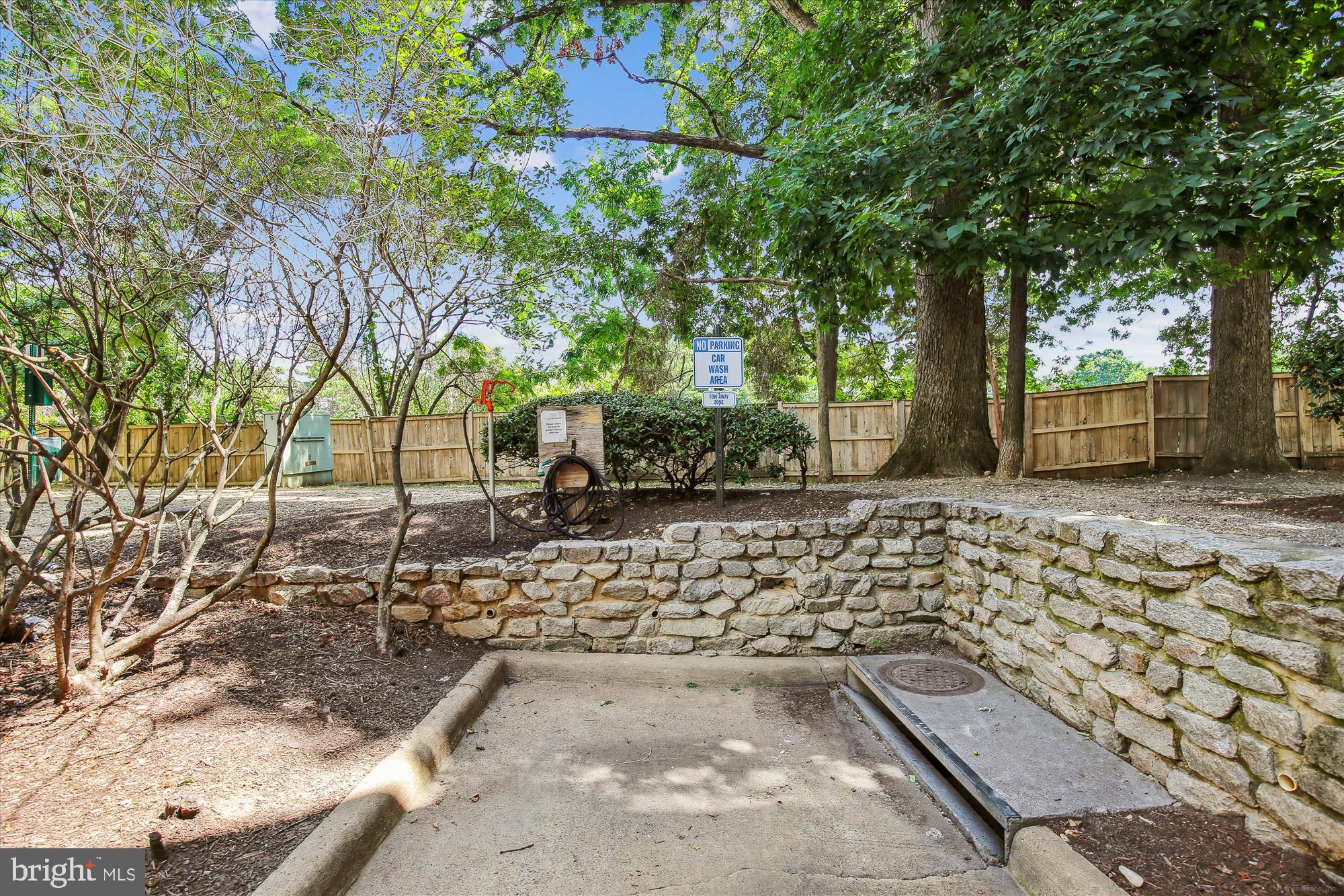 POINTE AT PARK CENTER - Residential Lease