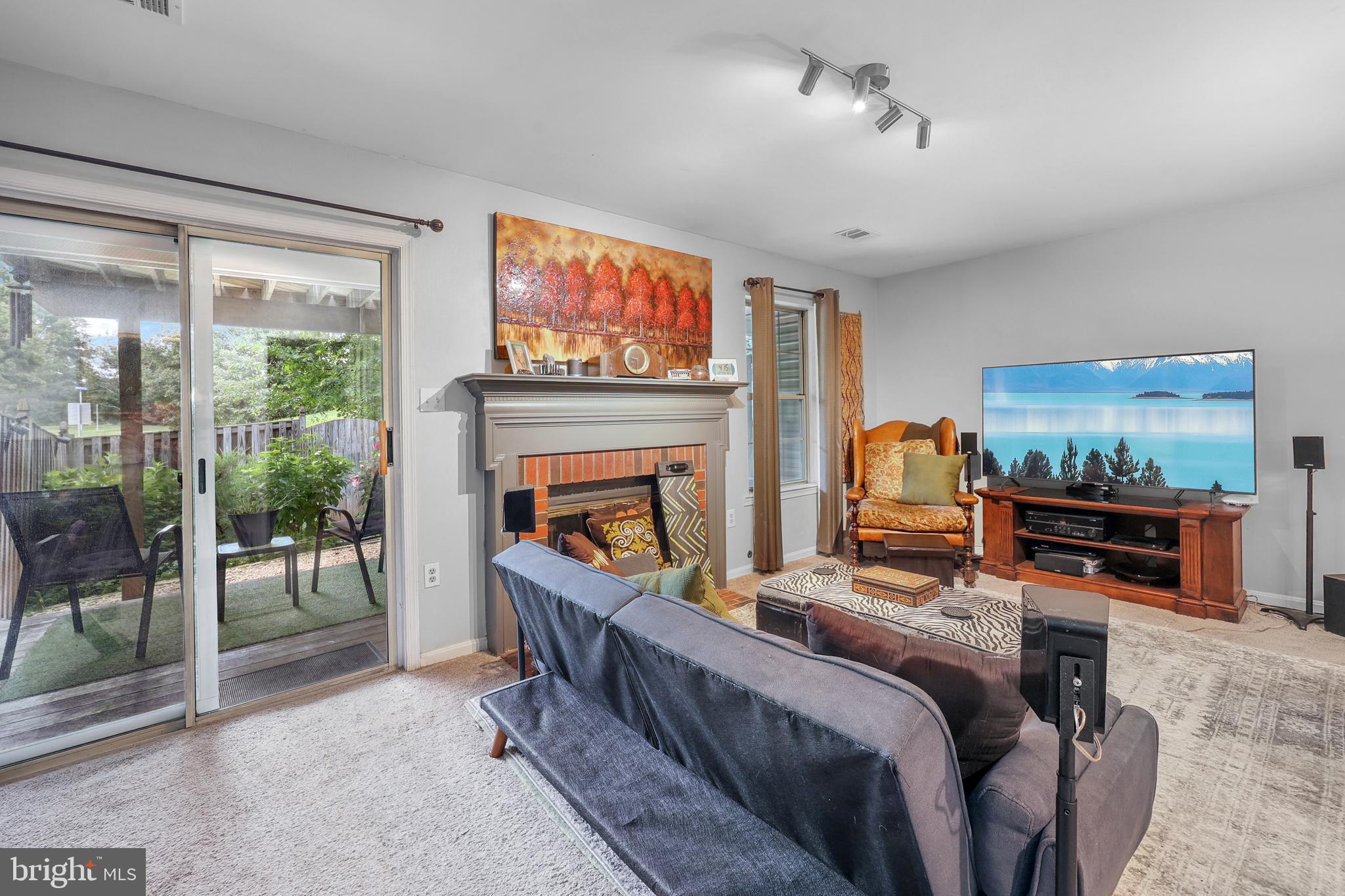 ASHBURN VILLAGE - Residential