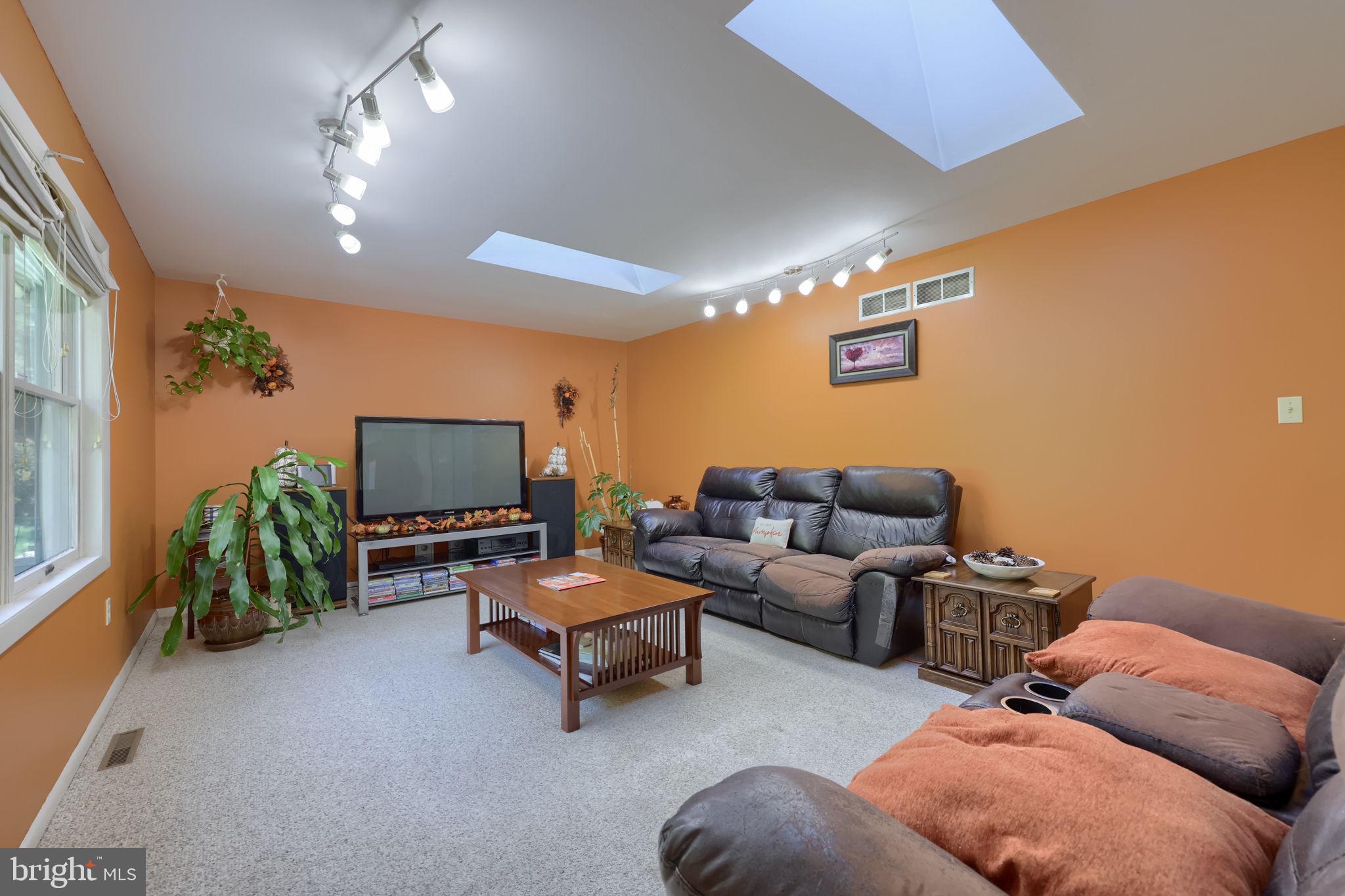 KENDALE HEIGHTS - Residential