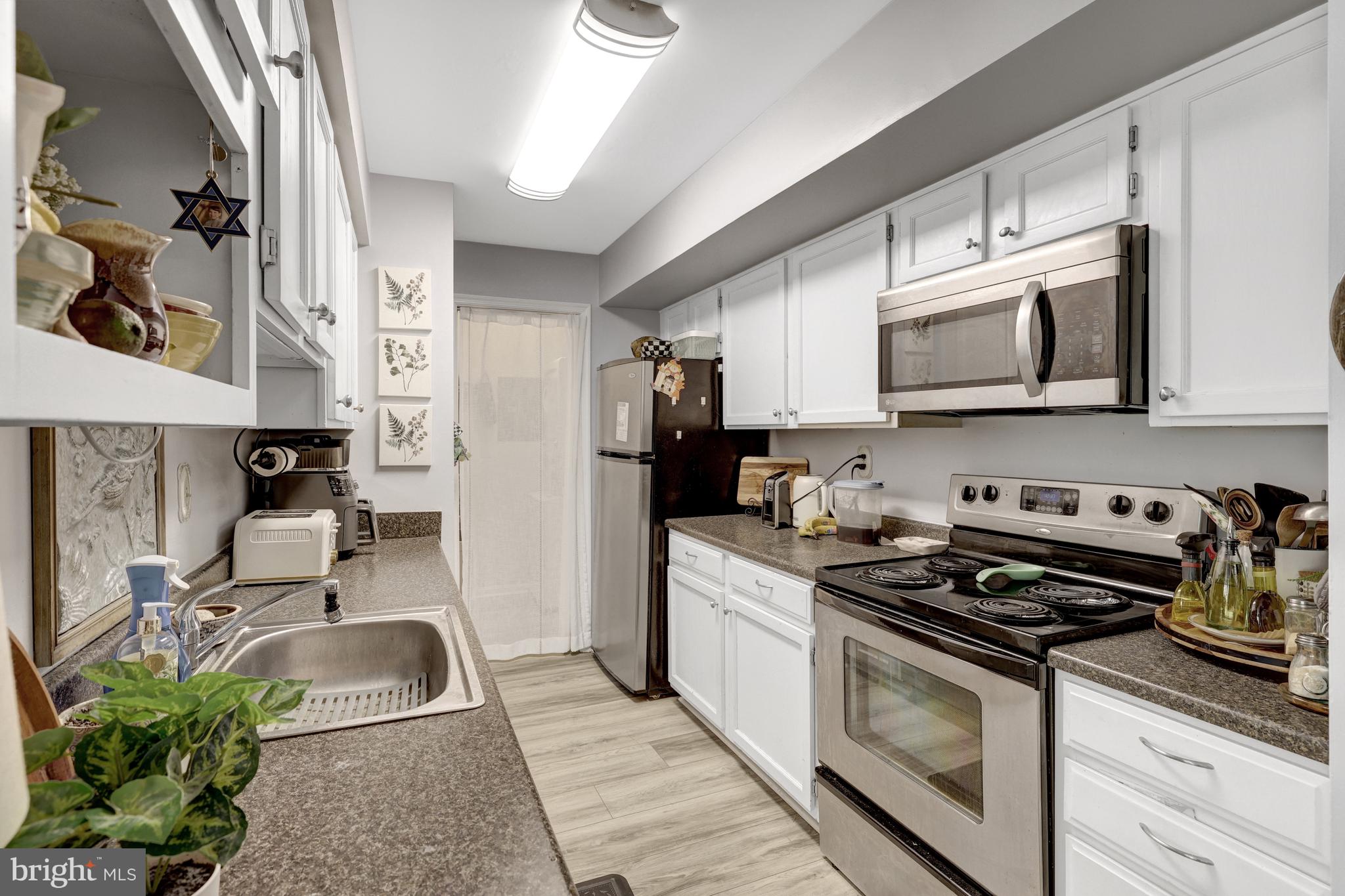 TREVOR HOUSE - Residential Lease