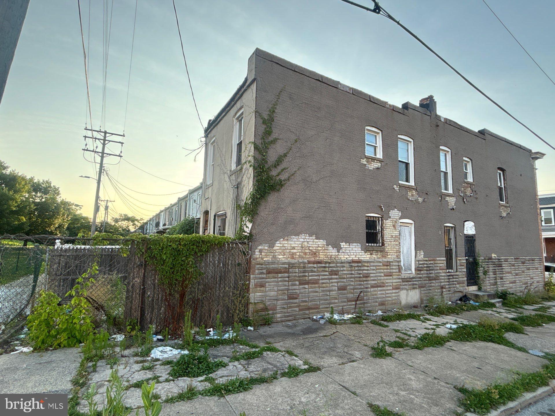 2201 W FAYETTE STREET