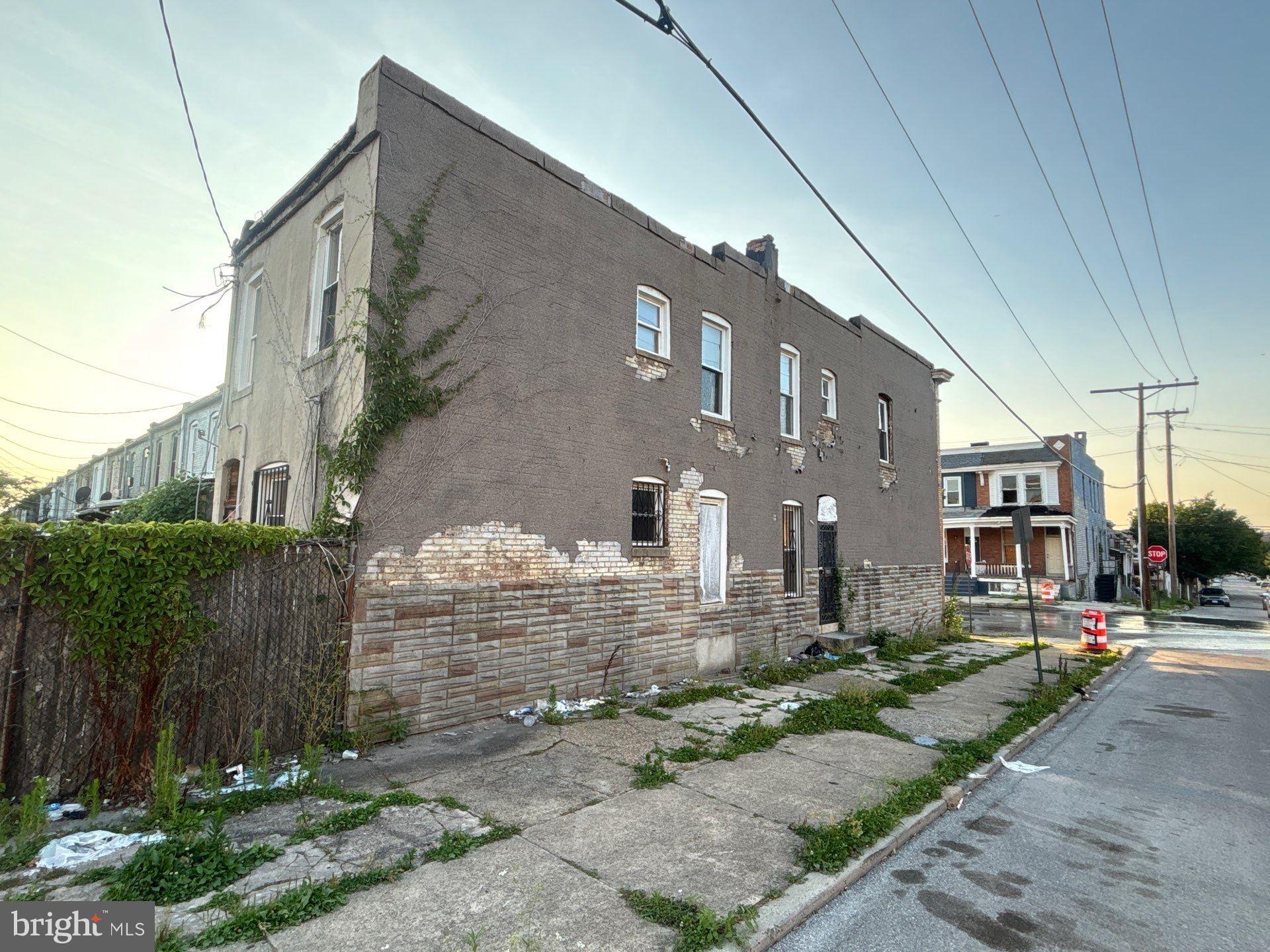2201 W FAYETTE STREET