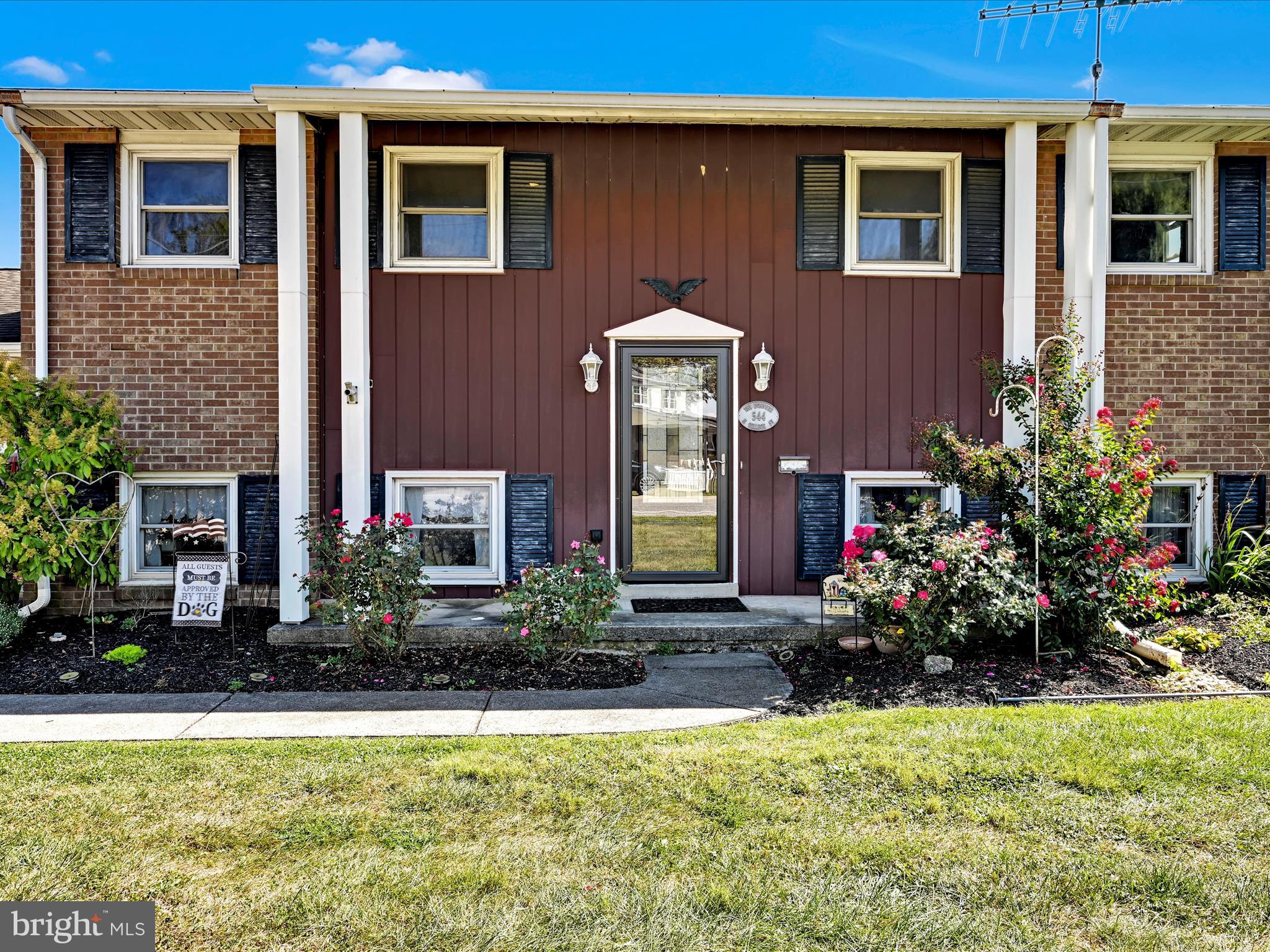 544 N COLLEGE STREET