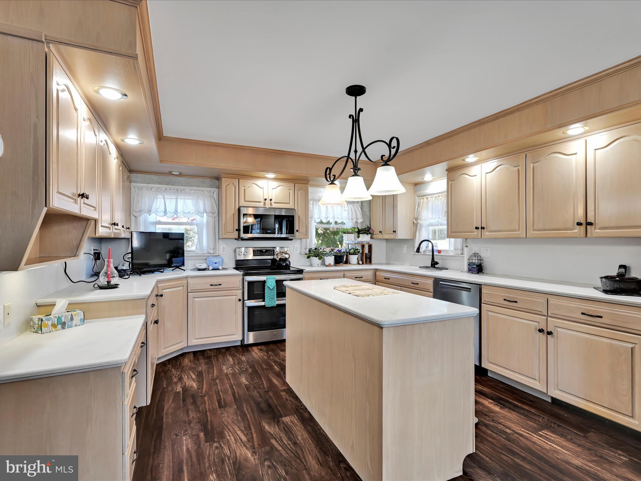 544 N COLLEGE STREET