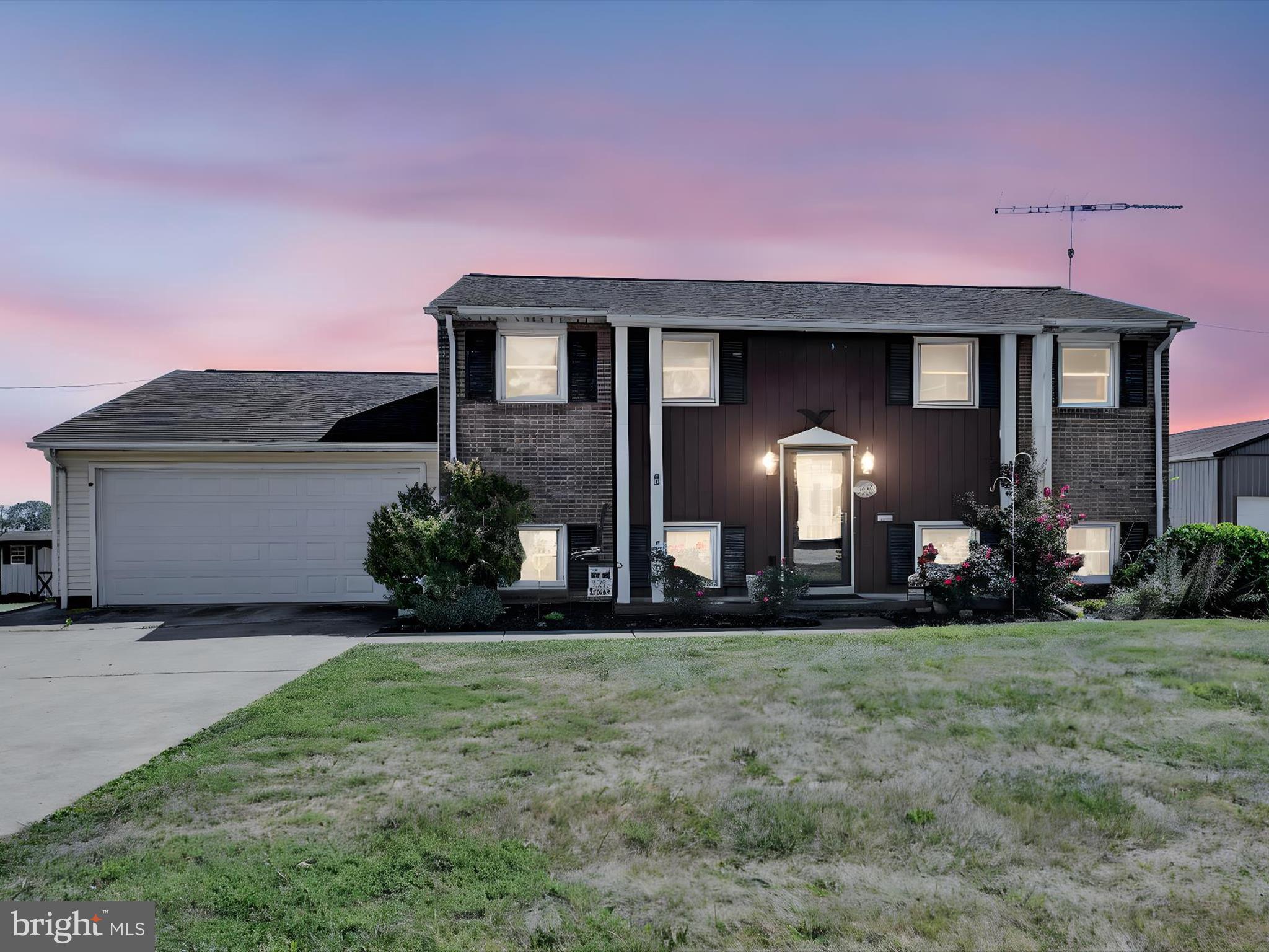 544 N COLLEGE STREET