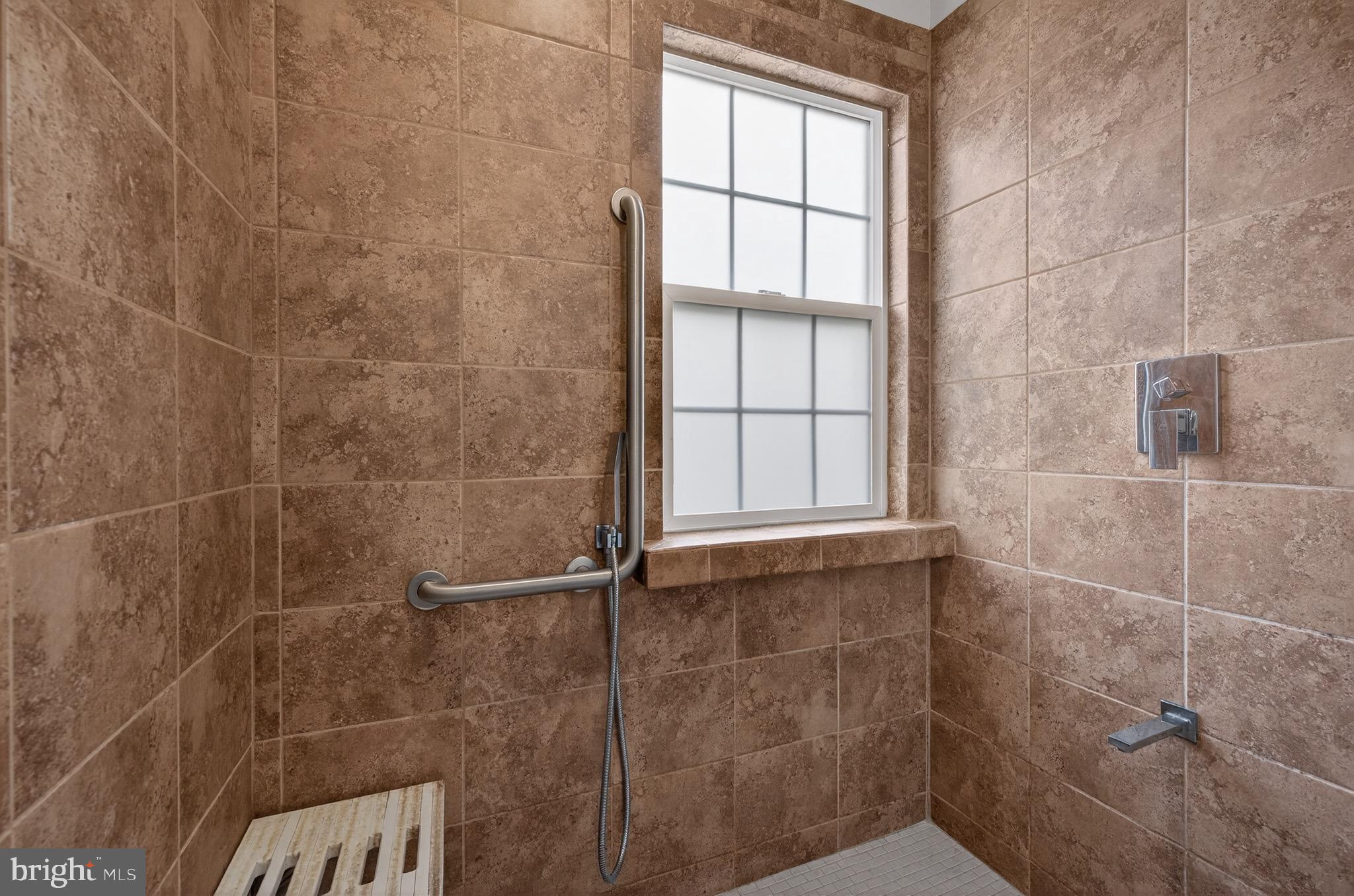 BROAD RUN OAKS - Residential