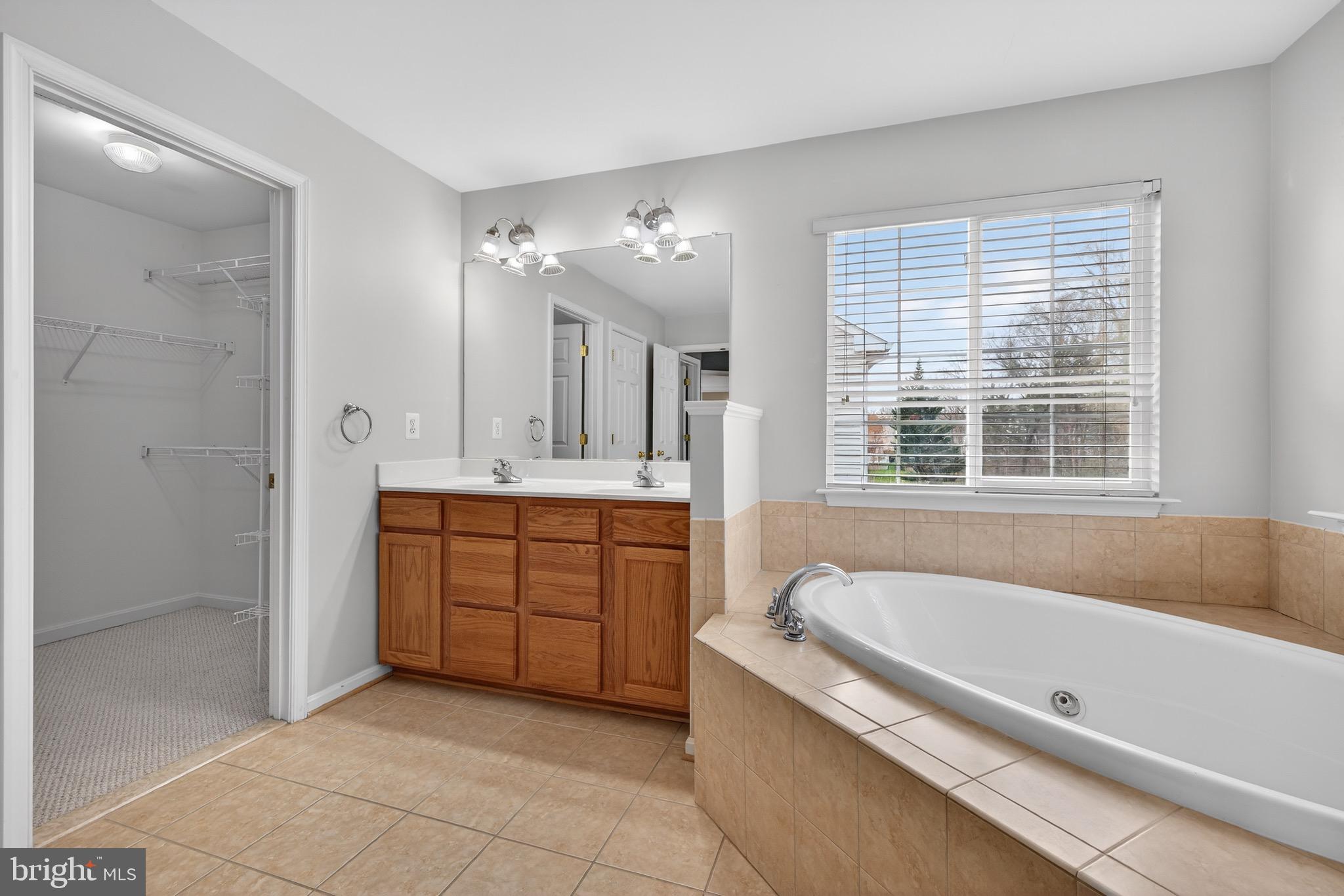 BROAD RUN OAKS - Residential