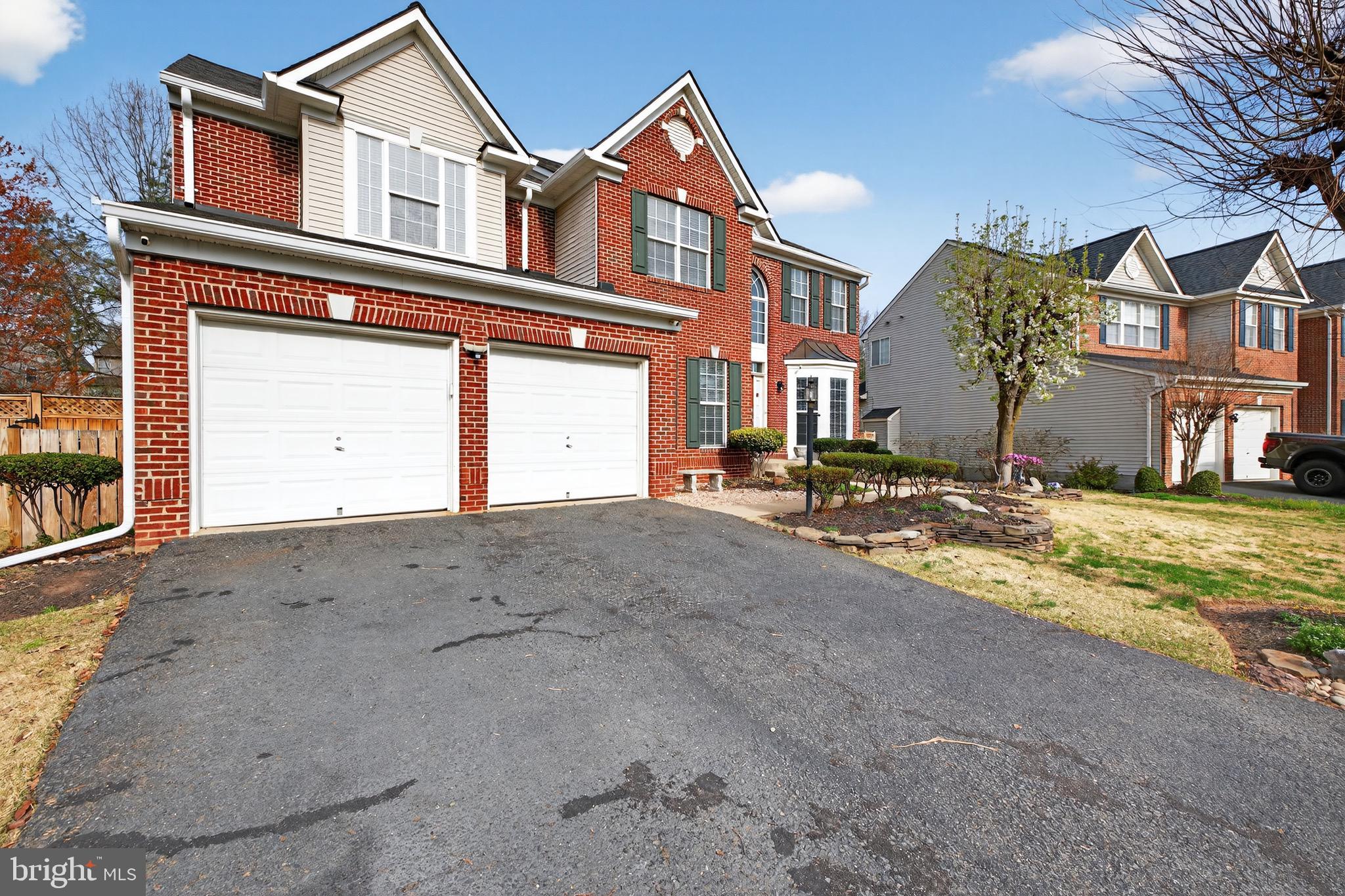 BROAD RUN OAKS - Residential