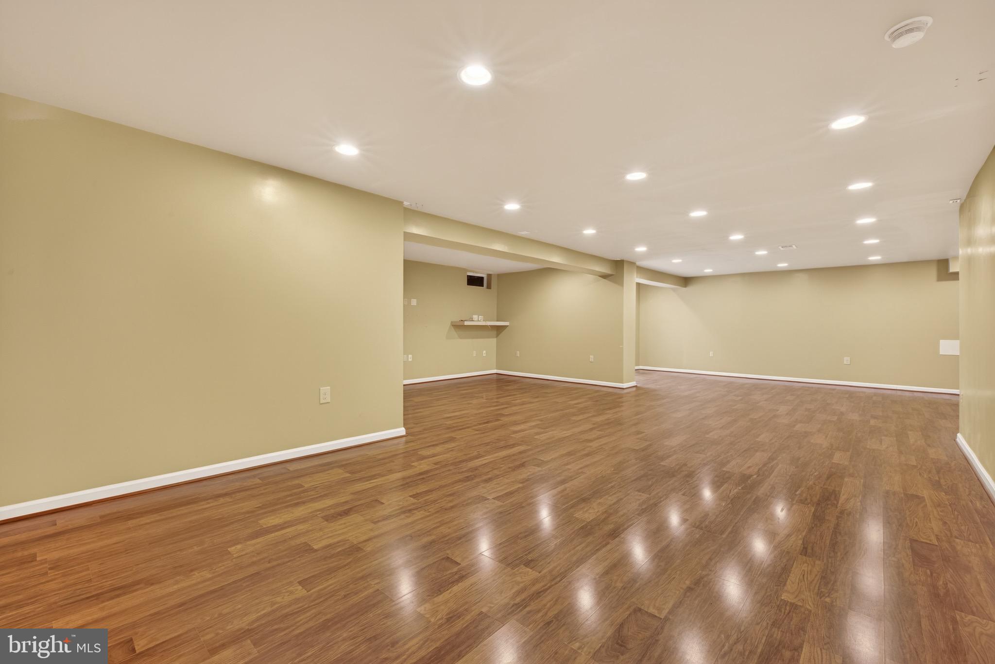 BROAD RUN OAKS - Residential