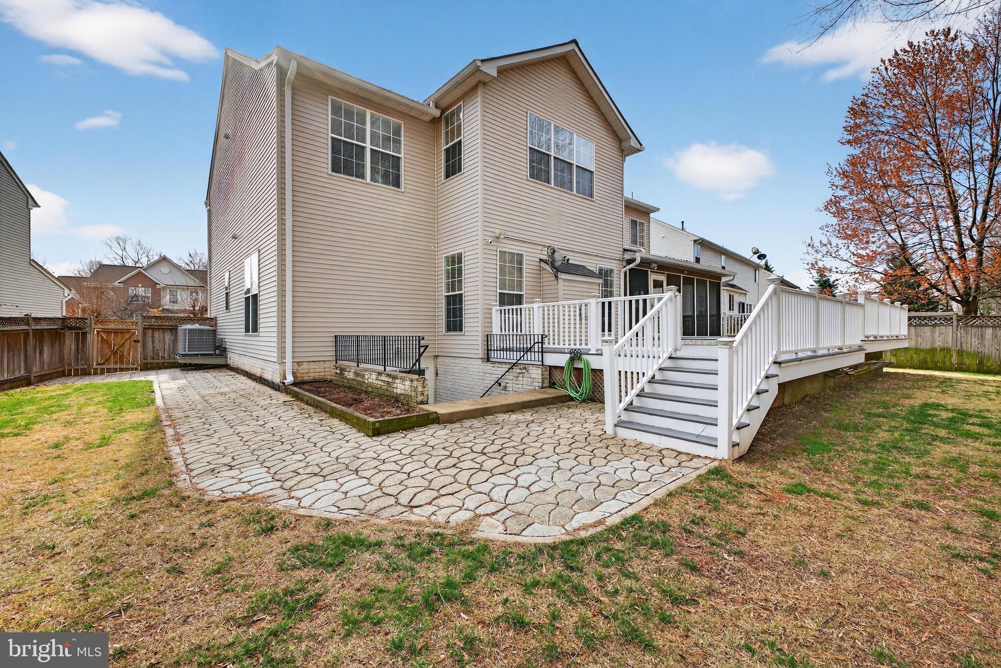 BROAD RUN OAKS - Residential