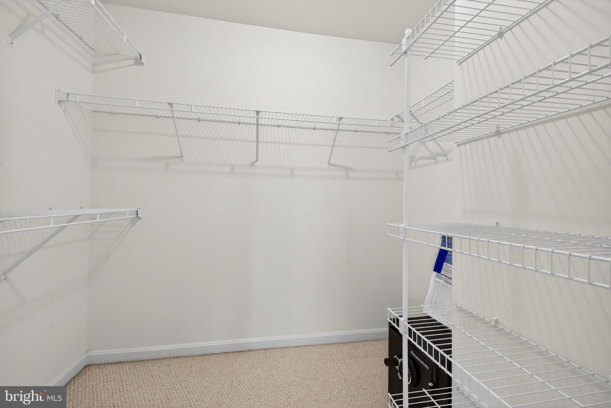 BROAD RUN OAKS - Residential