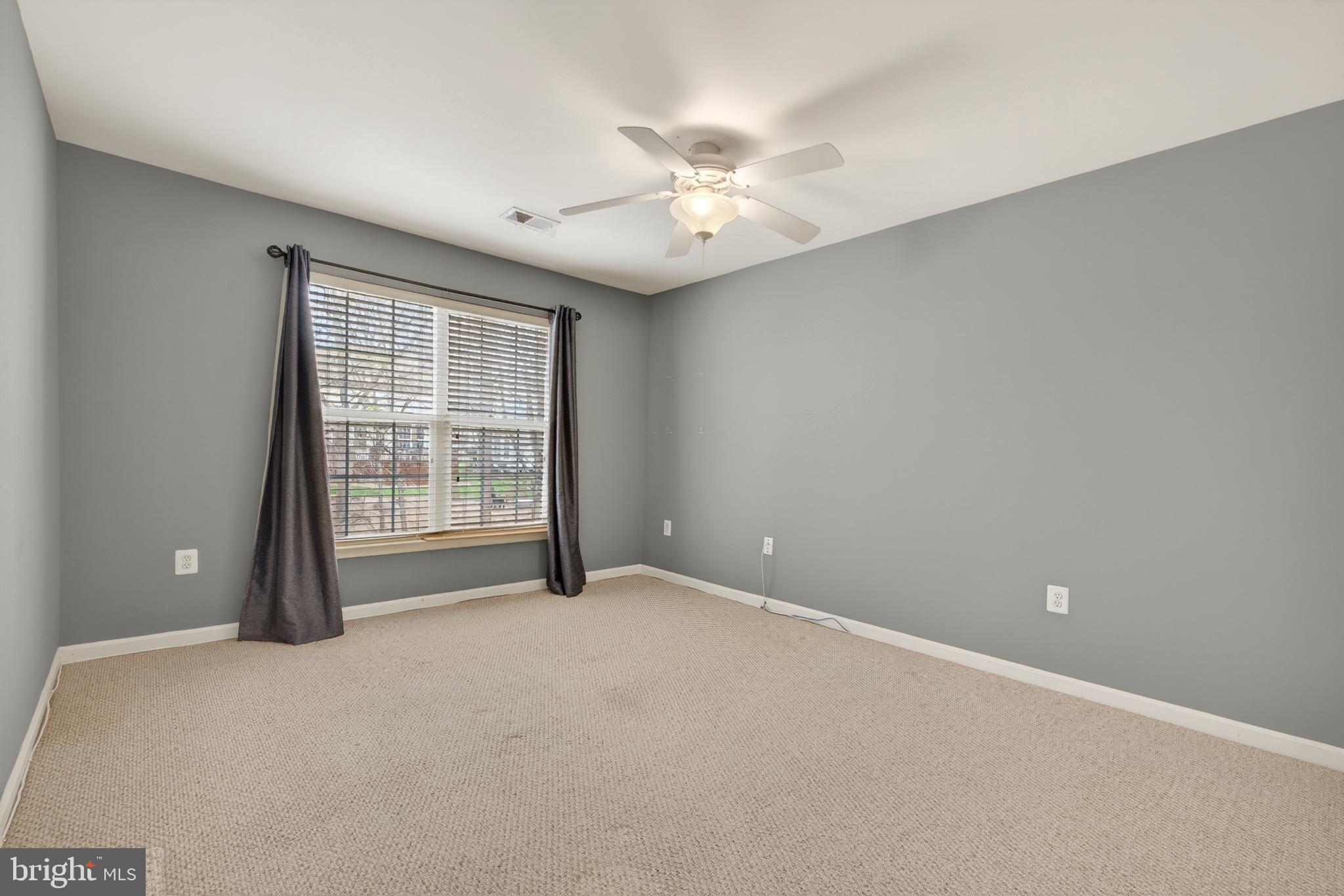 BROAD RUN OAKS - Residential